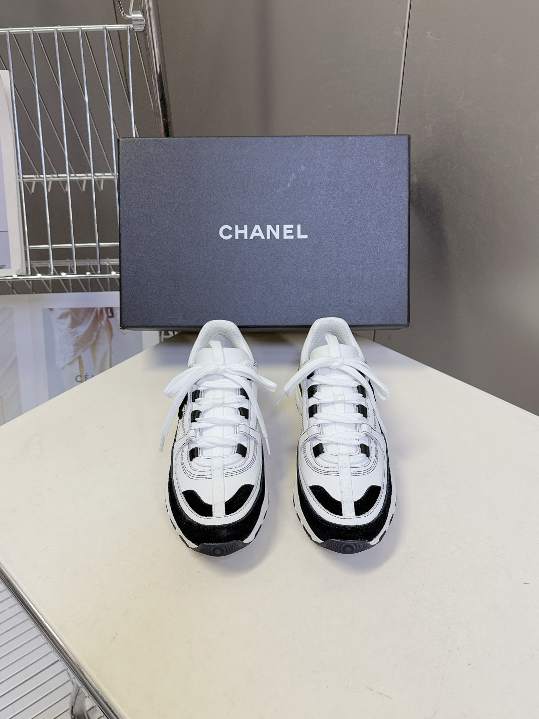 CHANEL香奈儿最新款双C休闲鞋 运动鞋 超多明星时尚博主种草 超级推荐这一季的运动鞋真的绝美啊 实在