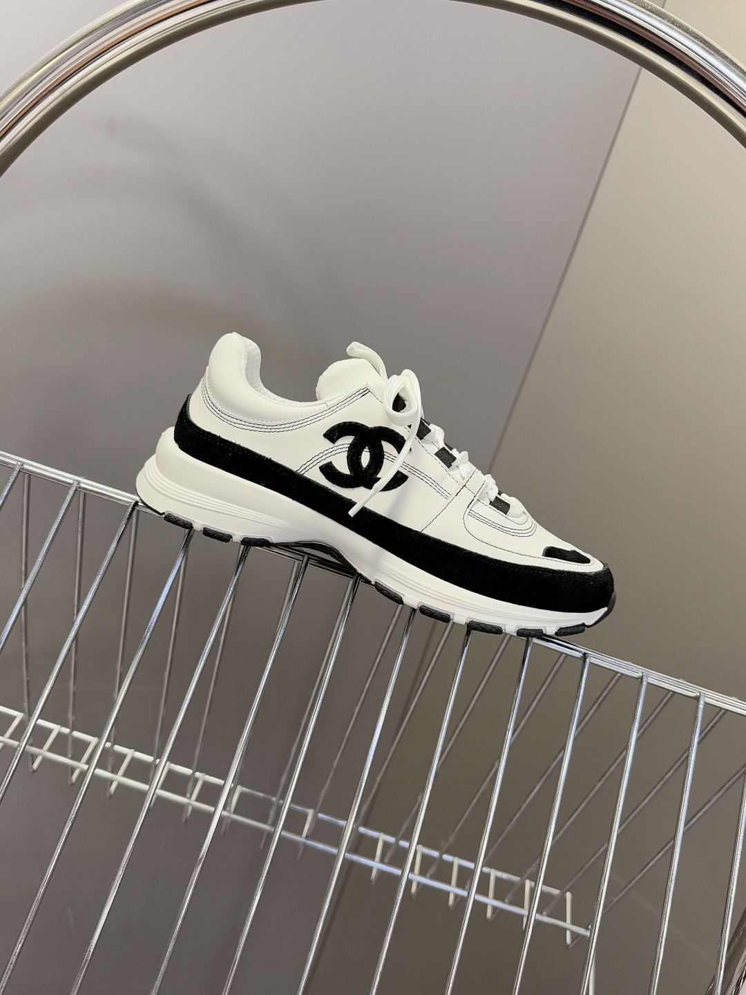 CHANEL香奈儿最新款双C休闲鞋 运动鞋 超多明星时尚博主种草 超级推荐这一季的运动鞋真的绝美啊 实在