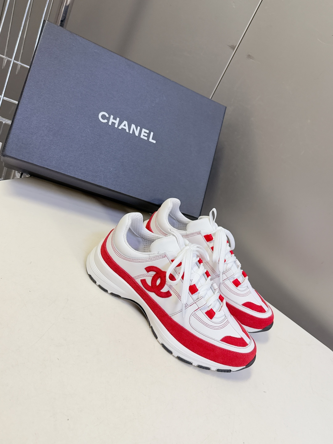 CHANEL香奈儿最新款双C休闲鞋 运动鞋 超多明星时尚博主种草 超级推荐这一季的运动鞋真的绝美啊 实在