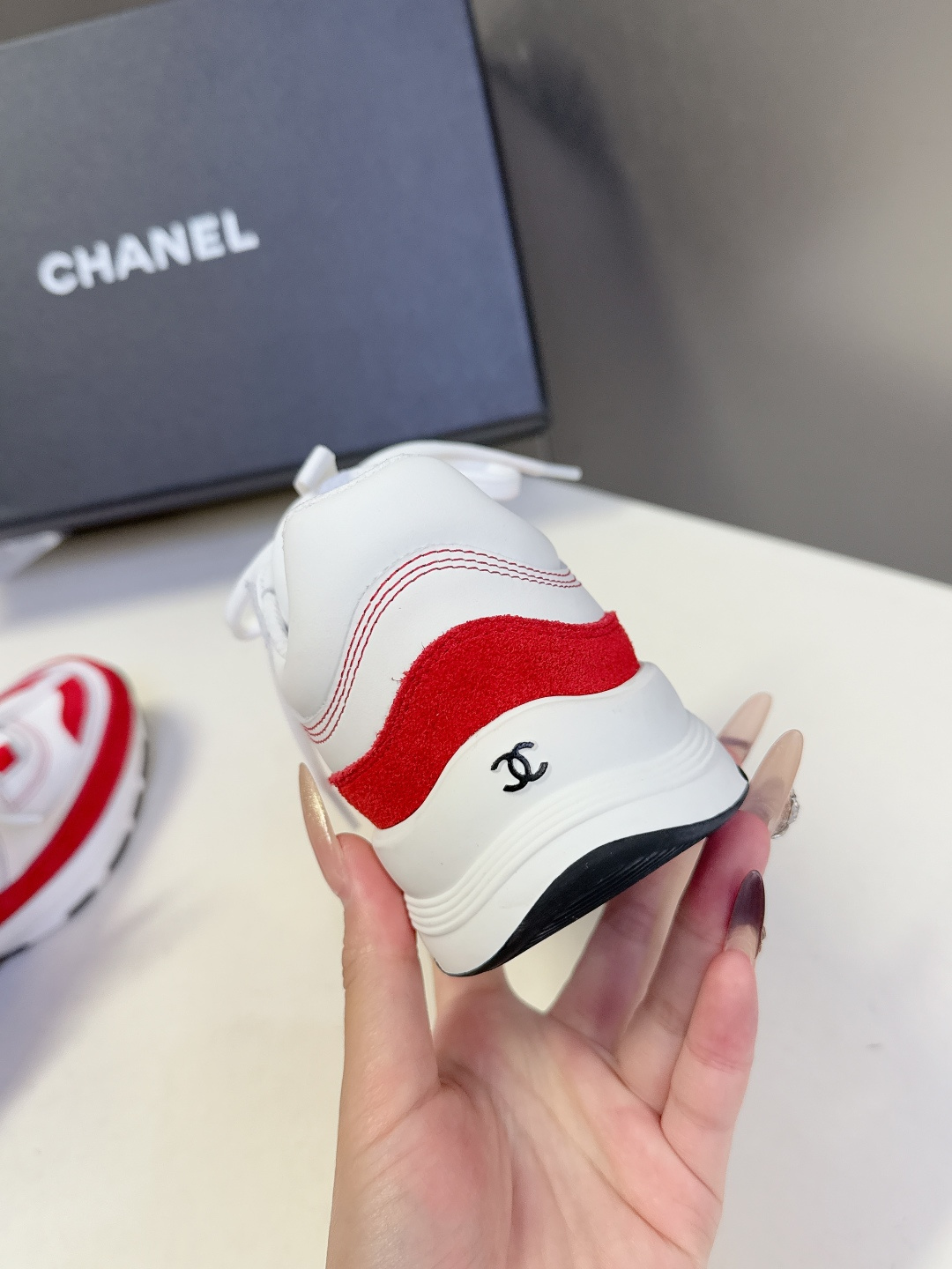 CHANEL香奈儿最新款双C休闲鞋 运动鞋 超多明星时尚博主种草 超级推荐这一季的运动鞋真的绝美啊 实在