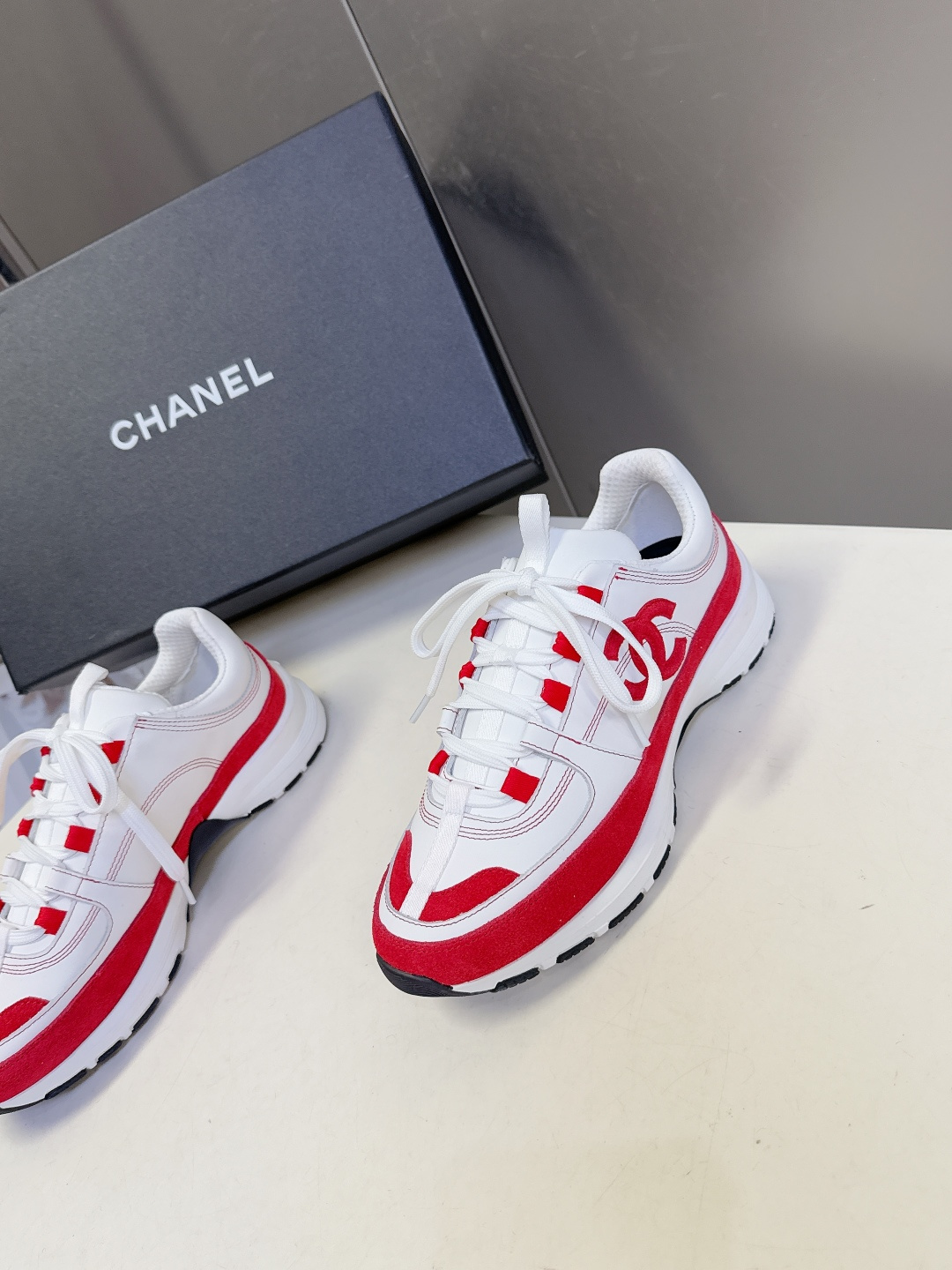 CHANEL香奈儿最新款双C休闲鞋 运动鞋 超多明星时尚博主种草 超级推荐这一季的运动鞋真的绝美啊 实在