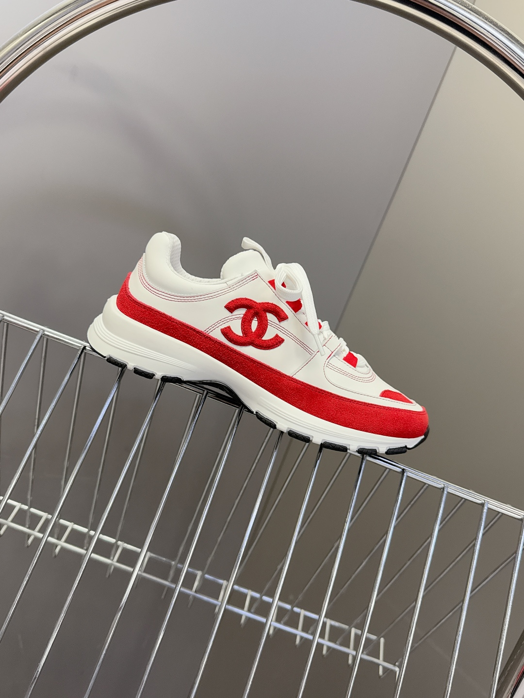 CHANEL香奈儿最新款双C休闲鞋 运动鞋 超多明星时尚博主种草 超级推荐这一季的运动鞋真的绝美啊 实在