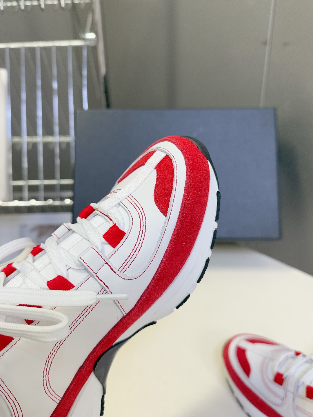 CHANEL香奈儿最新款双C休闲鞋 运动鞋 超多明星时尚博主种草 超级推荐这一季的运动鞋真的绝美啊 实在