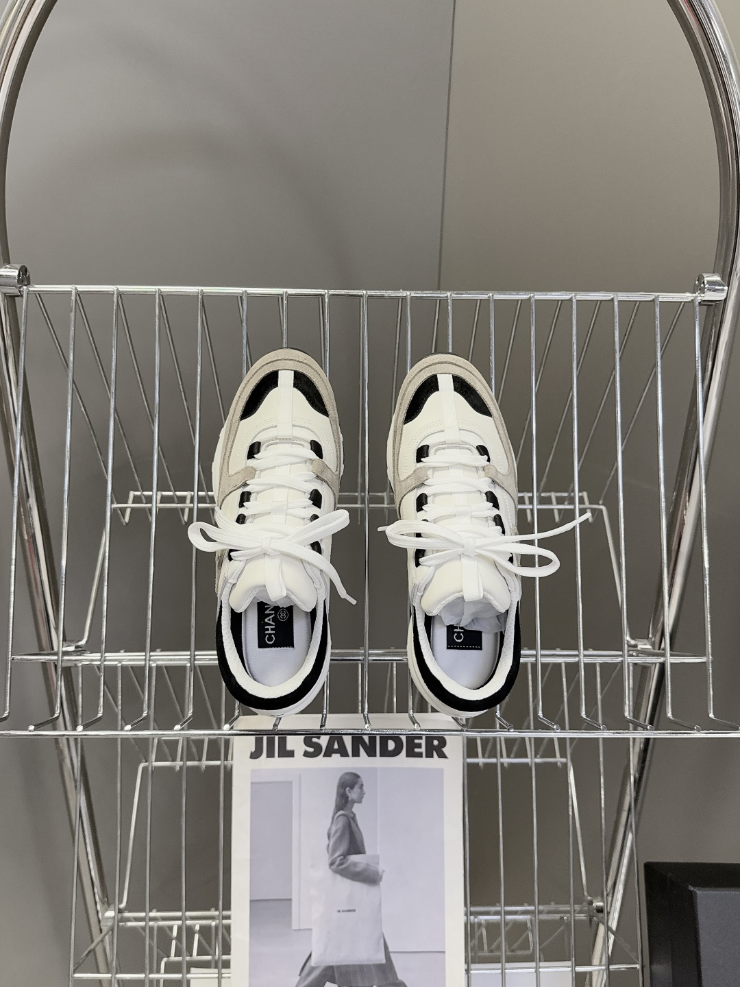 CHANEL香奈儿最新款双C休闲鞋 运动鞋 超多明星时尚博主种草 超级推荐这一季的运动鞋真的绝美啊 实在