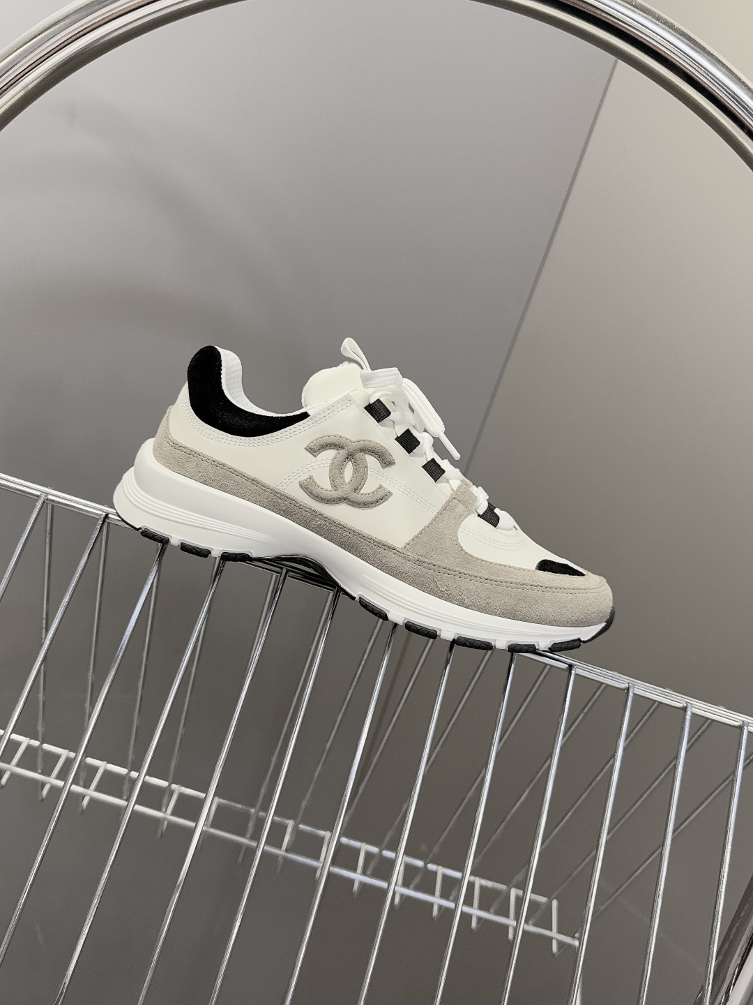 CHANEL香奈儿最新款双C休闲鞋 运动鞋 超多明星时尚博主种草 超级推荐这一季的运动鞋真的绝美啊 实在