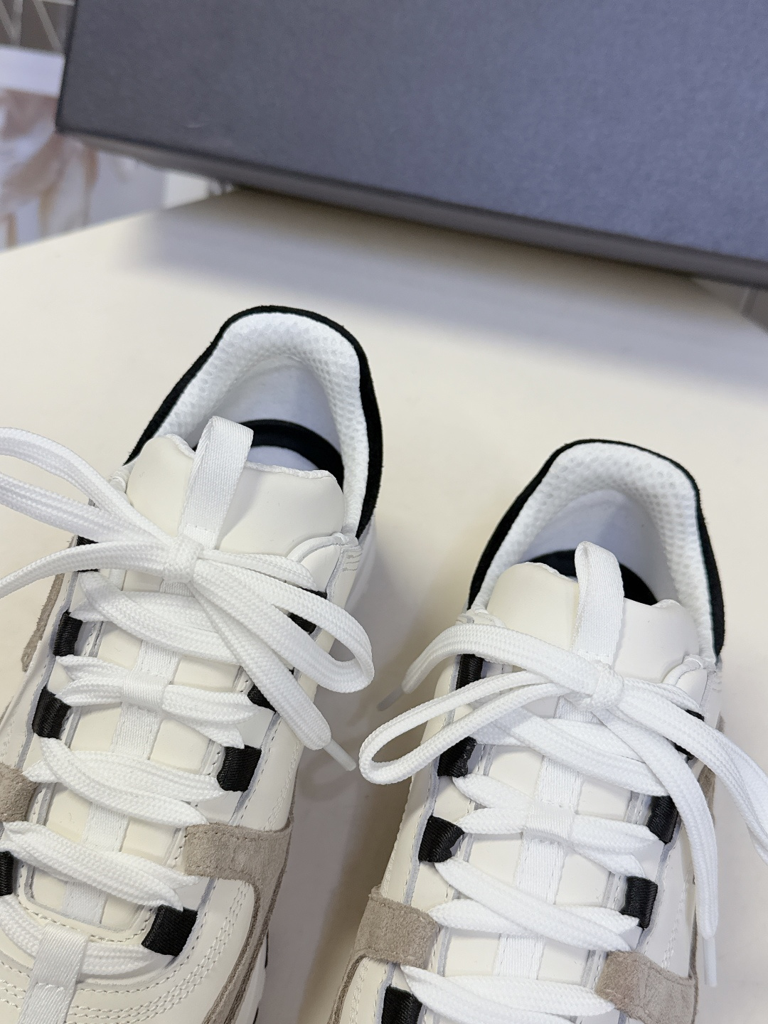 CHANEL香奈儿最新款双C休闲鞋 运动鞋 超多明星时尚博主种草 超级推荐这一季的运动鞋真的绝美啊 实在