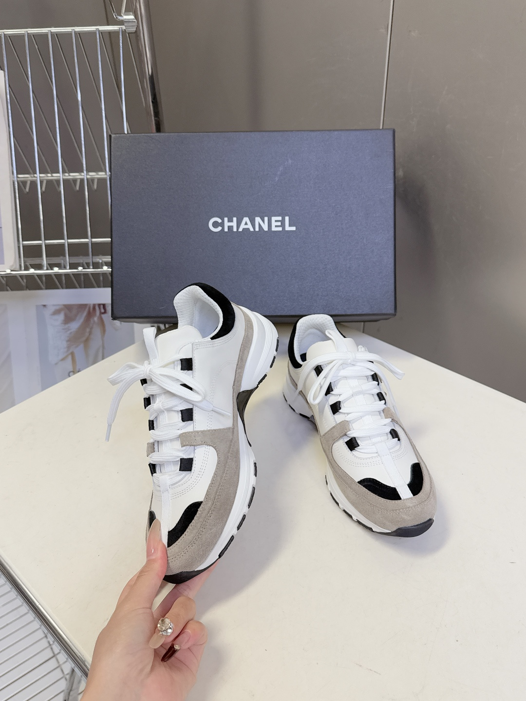 CHANEL香奈儿最新款双C休闲鞋 运动鞋 超多明星时尚博主种草 超级推荐这一季的运动鞋真的绝美啊 实在