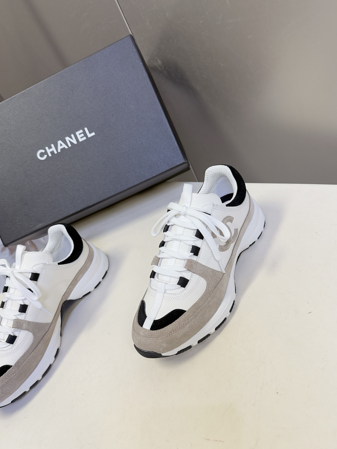 CHANEL香奈儿最新款双C休闲鞋 运动鞋 超多明星时尚博主种草 超级推荐这一季的运动鞋真的绝美啊 实在