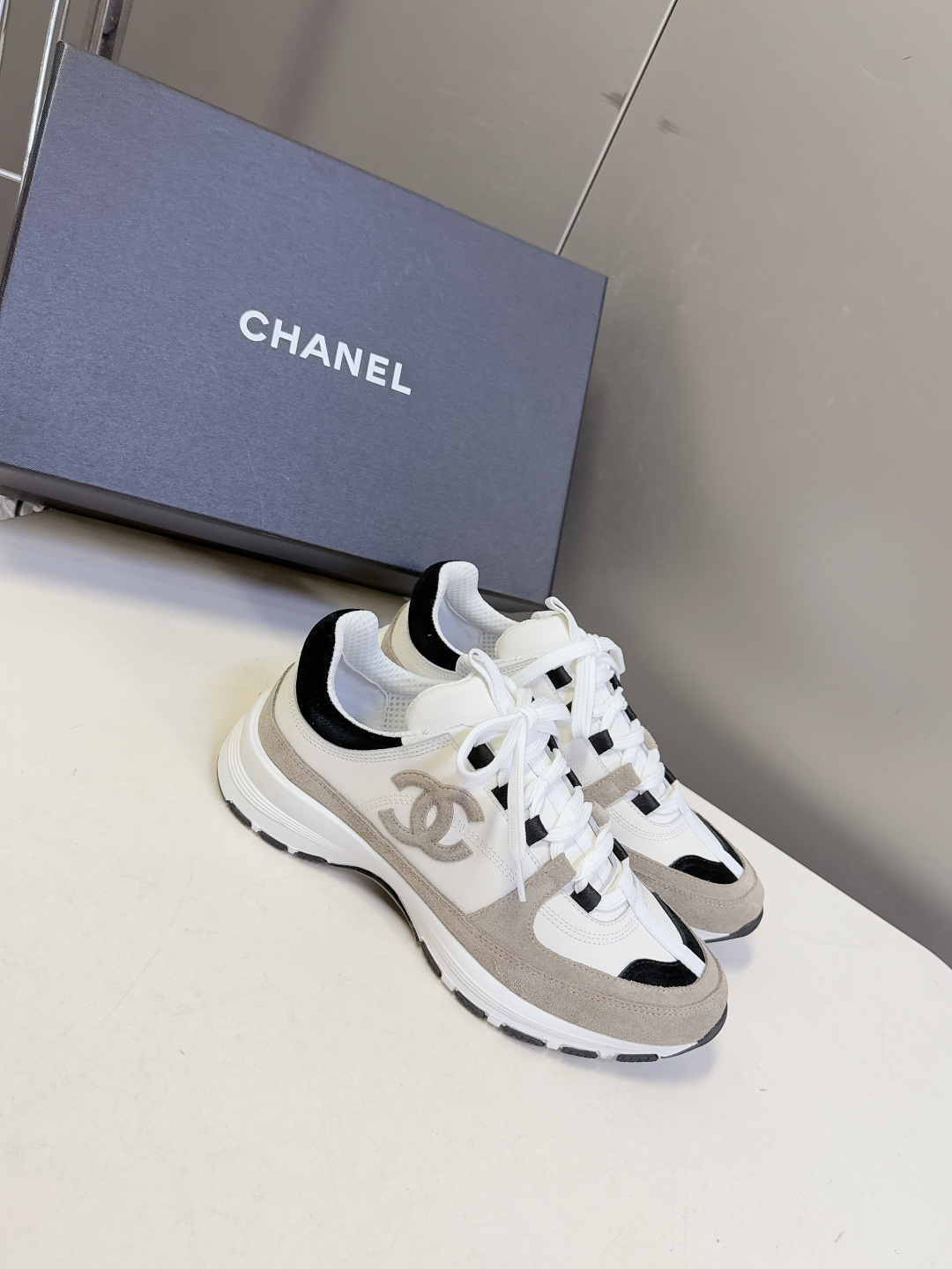 CHANEL香奈儿最新款双C休闲鞋 运动鞋 超多明星时尚博主种草 超级推荐这一季的运动鞋真的绝美啊 实在