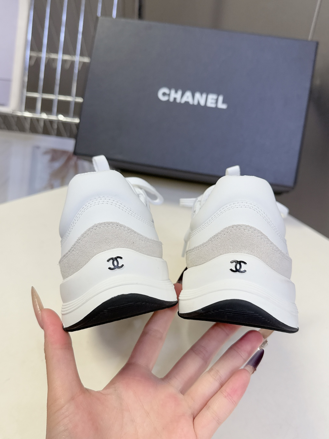 CHANEL香奈儿最新款双C休闲鞋 运动鞋 超多明星时尚博主种草 超级推荐这一季的运动鞋真的绝美啊 实在