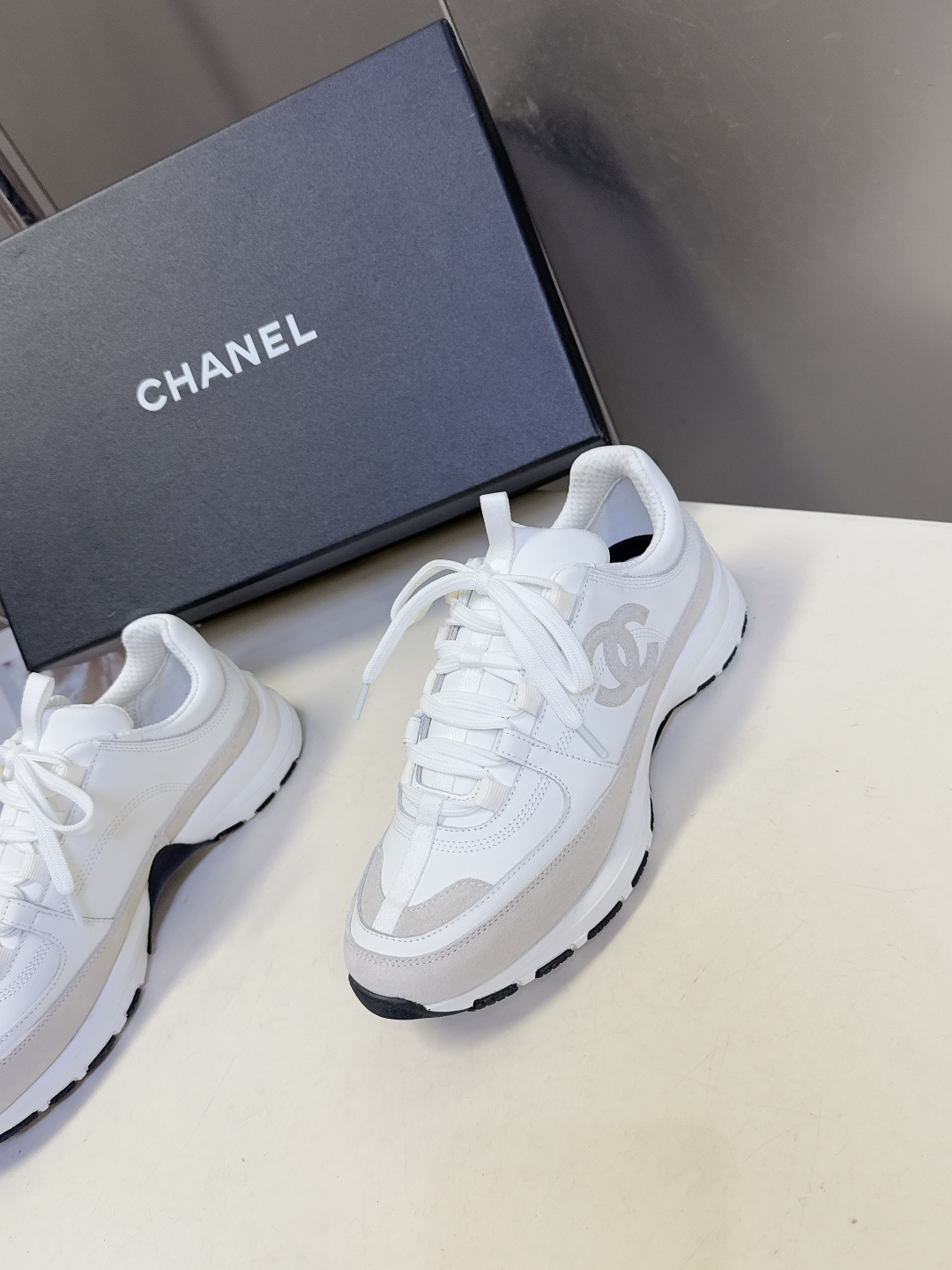 CHANEL香奈儿最新款双C休闲鞋 运动鞋 超多明星时尚博主种草 超级推荐这一季的运动鞋真的绝美啊 实在