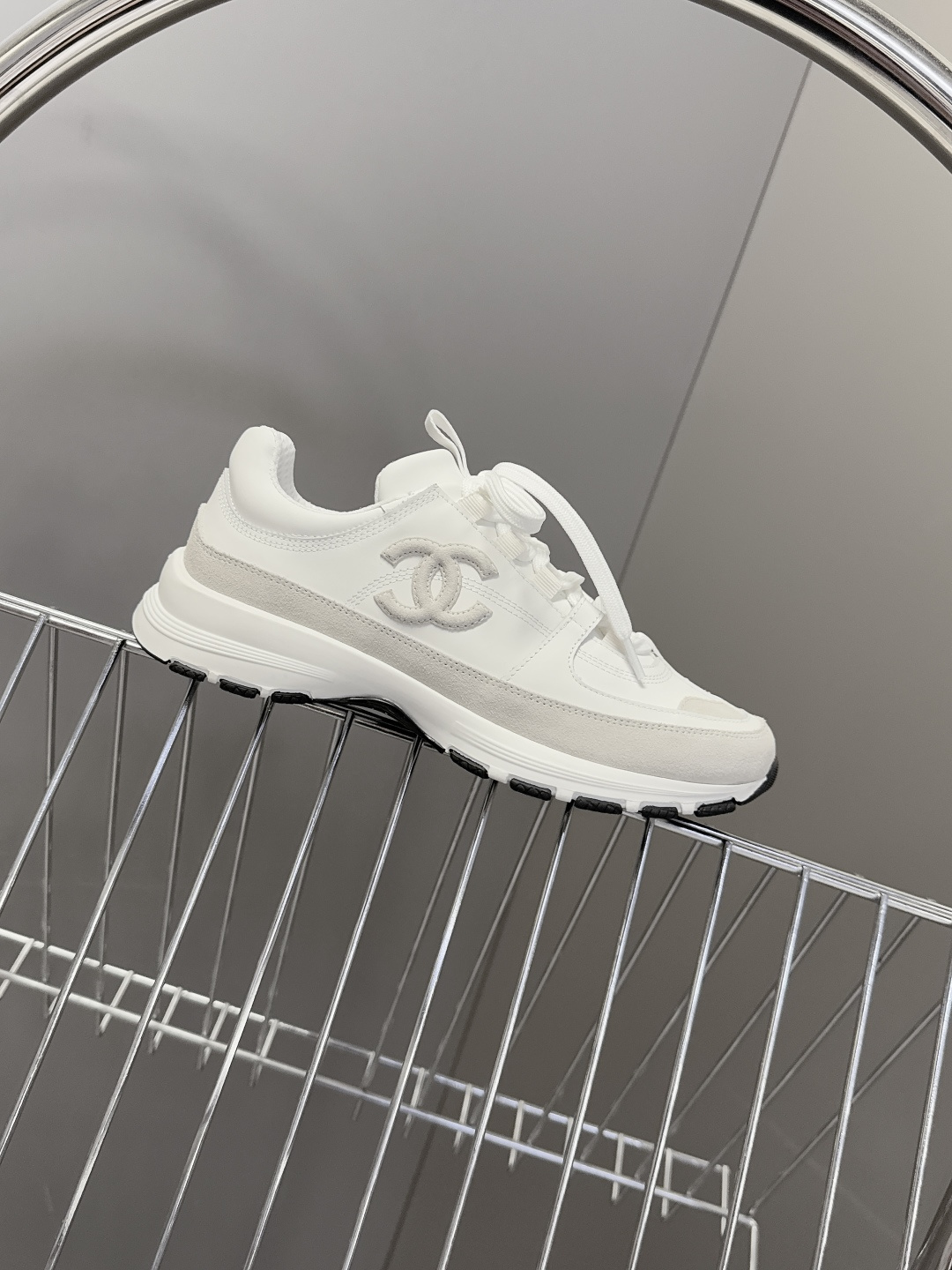 CHANEL香奈儿最新款双C休闲鞋 运动鞋 超多明星时尚博主种草 超级推荐这一季的运动鞋真的绝美啊 实在