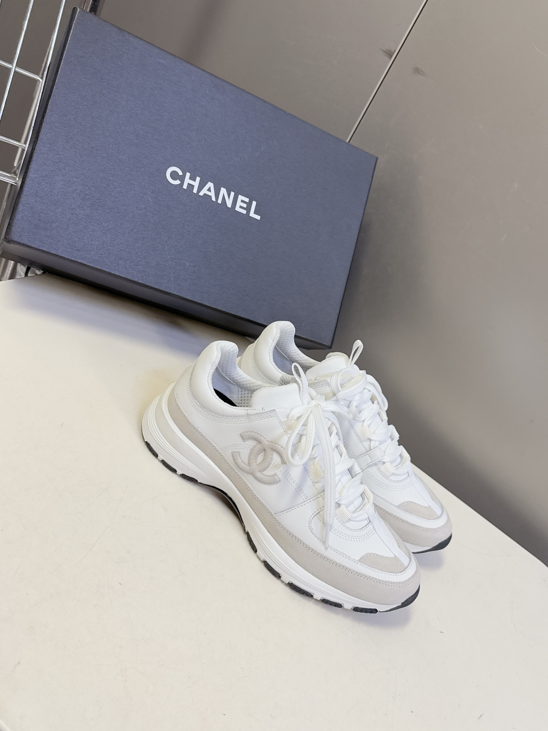 CHANEL香奈儿最新款双C休闲鞋 运动鞋 超多明星时尚博主种草 超级推荐这一季的运动鞋真的绝美啊 实在