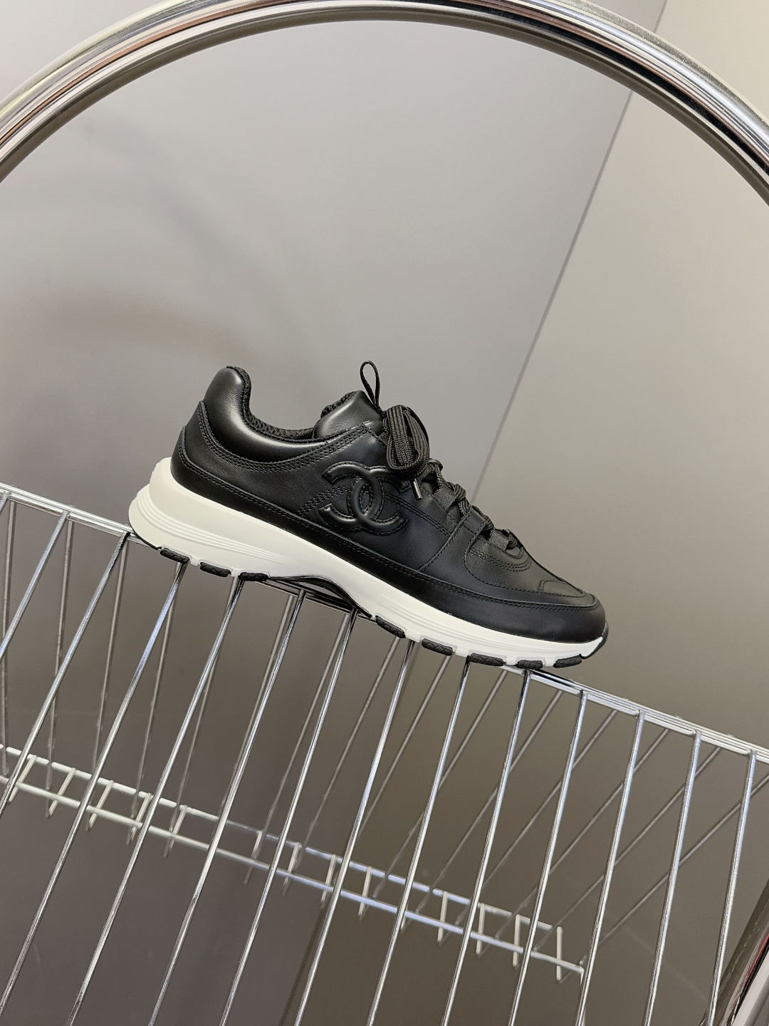 CHANEL香奈儿最新款双C休闲鞋 运动鞋 超多明星时尚博主种草 超级推荐这一季的运动鞋真的绝美啊 实在