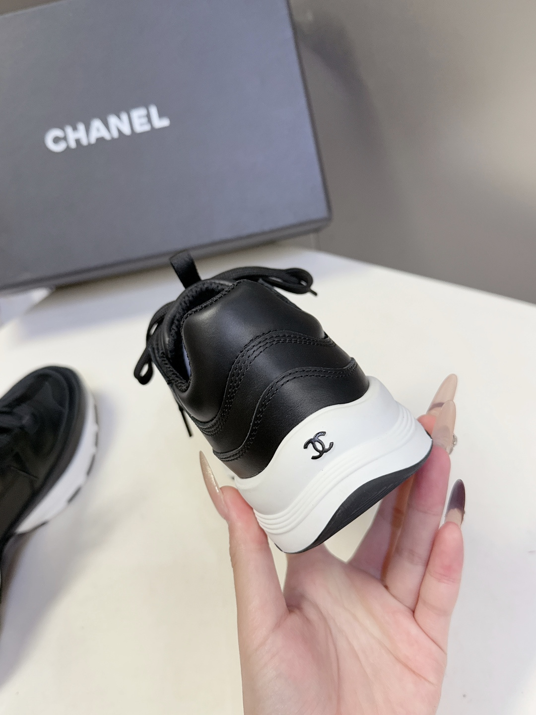 CHANEL香奈儿最新款双C休闲鞋 运动鞋 超多明星时尚博主种草 超级推荐这一季的运动鞋真的绝美啊 实在
