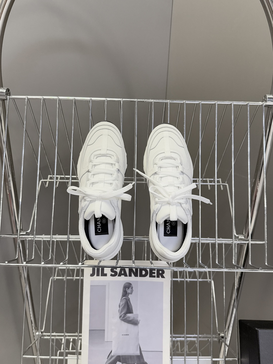 CHANEL香奈儿最新款双C休闲鞋 运动鞋 超多明星时尚博主种草 超级推荐这一季的运动鞋真的绝美啊 实在