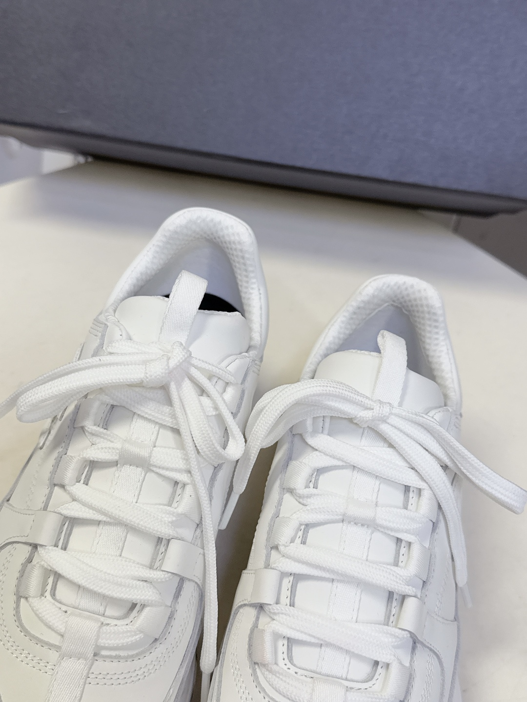 CHANEL香奈儿最新款双C休闲鞋 运动鞋 超多明星时尚博主种草 超级推荐这一季的运动鞋真的绝美啊 实在