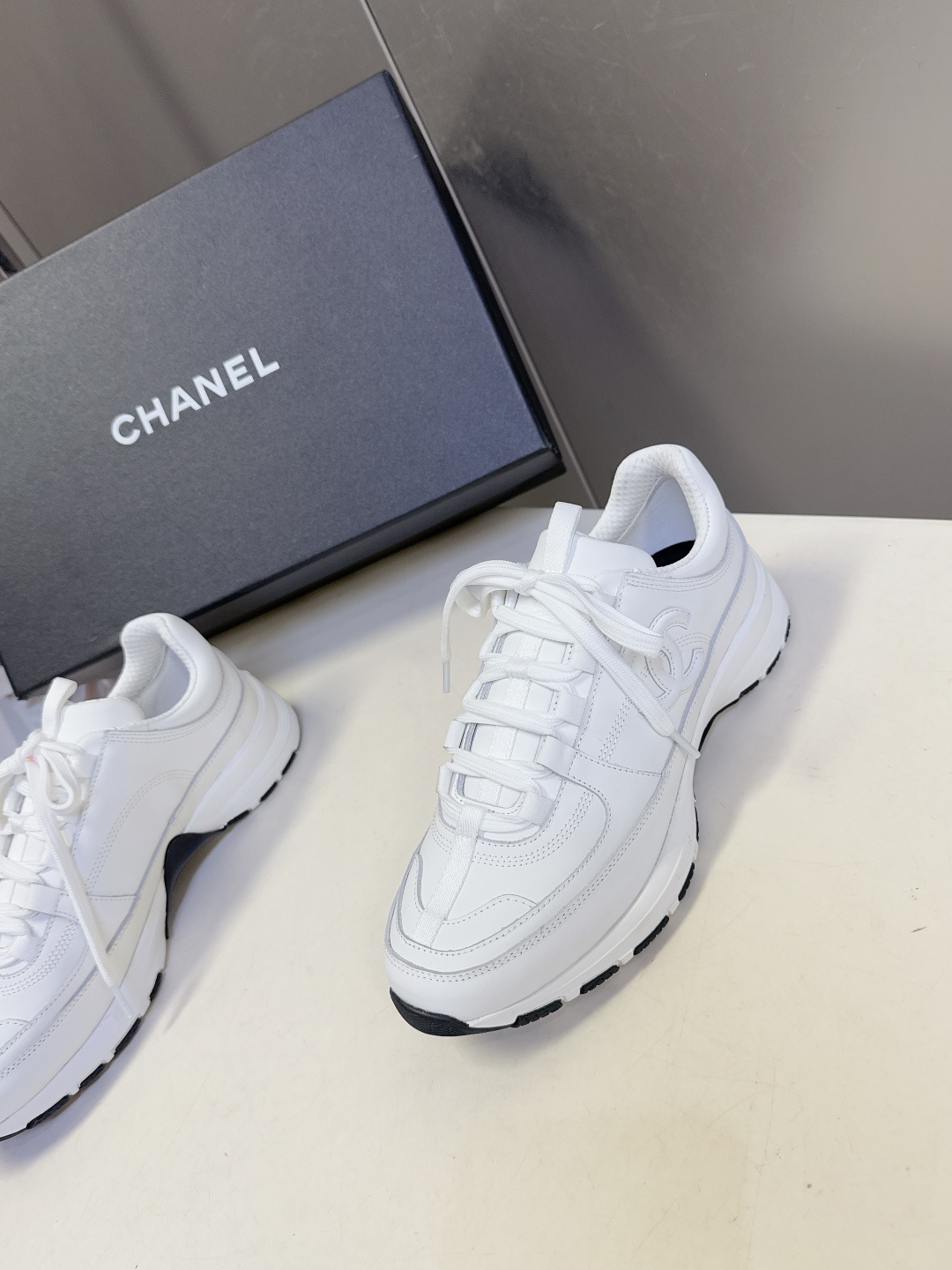 CHANEL香奈儿最新款双C休闲鞋 运动鞋 超多明星时尚博主种草 超级推荐这一季的运动鞋真的绝美啊 实在