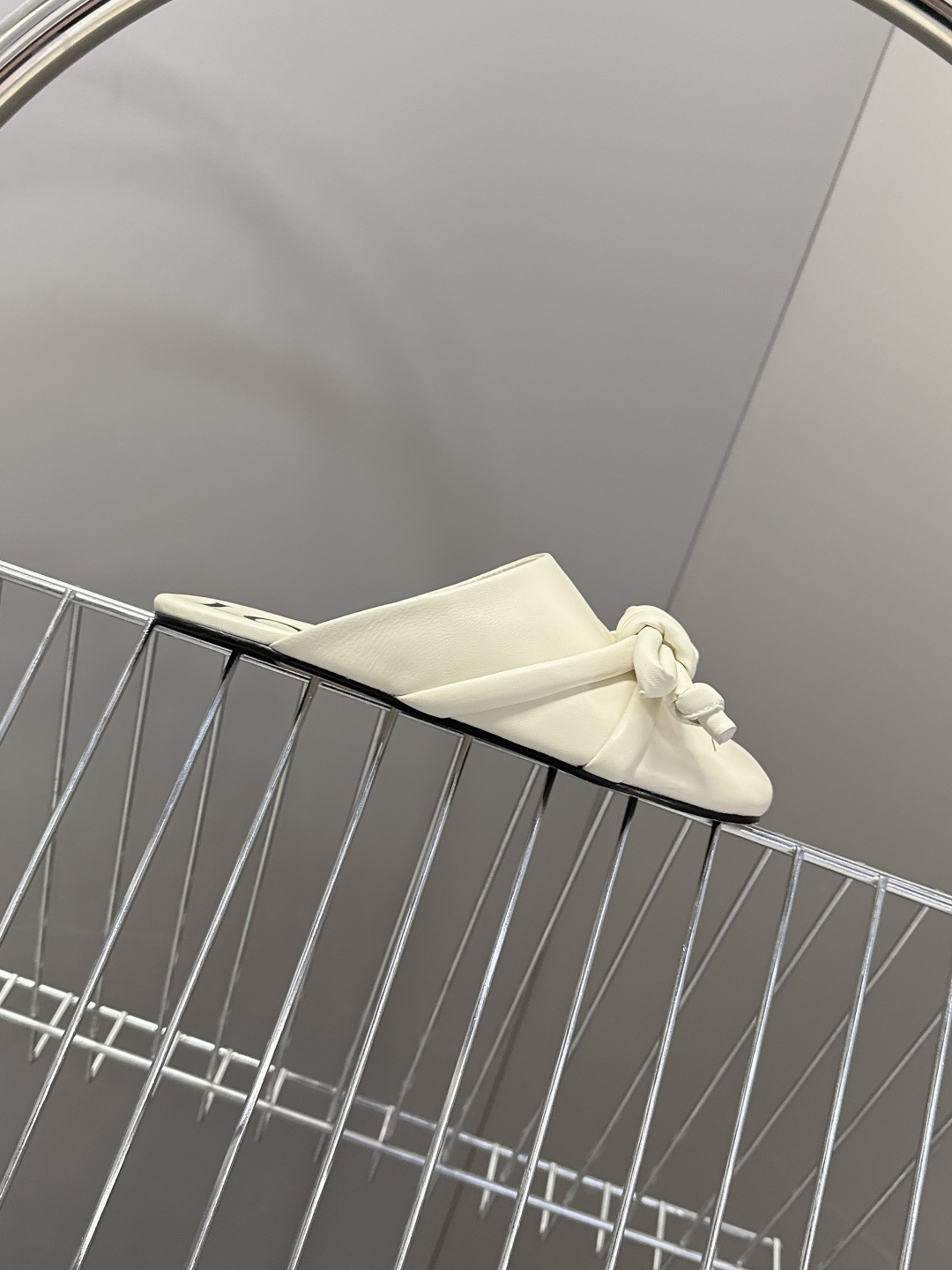 LOEWE罗意威2026春夏最新款蝴蝶结拖鞋 超多明星时尚博主种草 夏天必备 大爆款‼️已经被它的美貌折