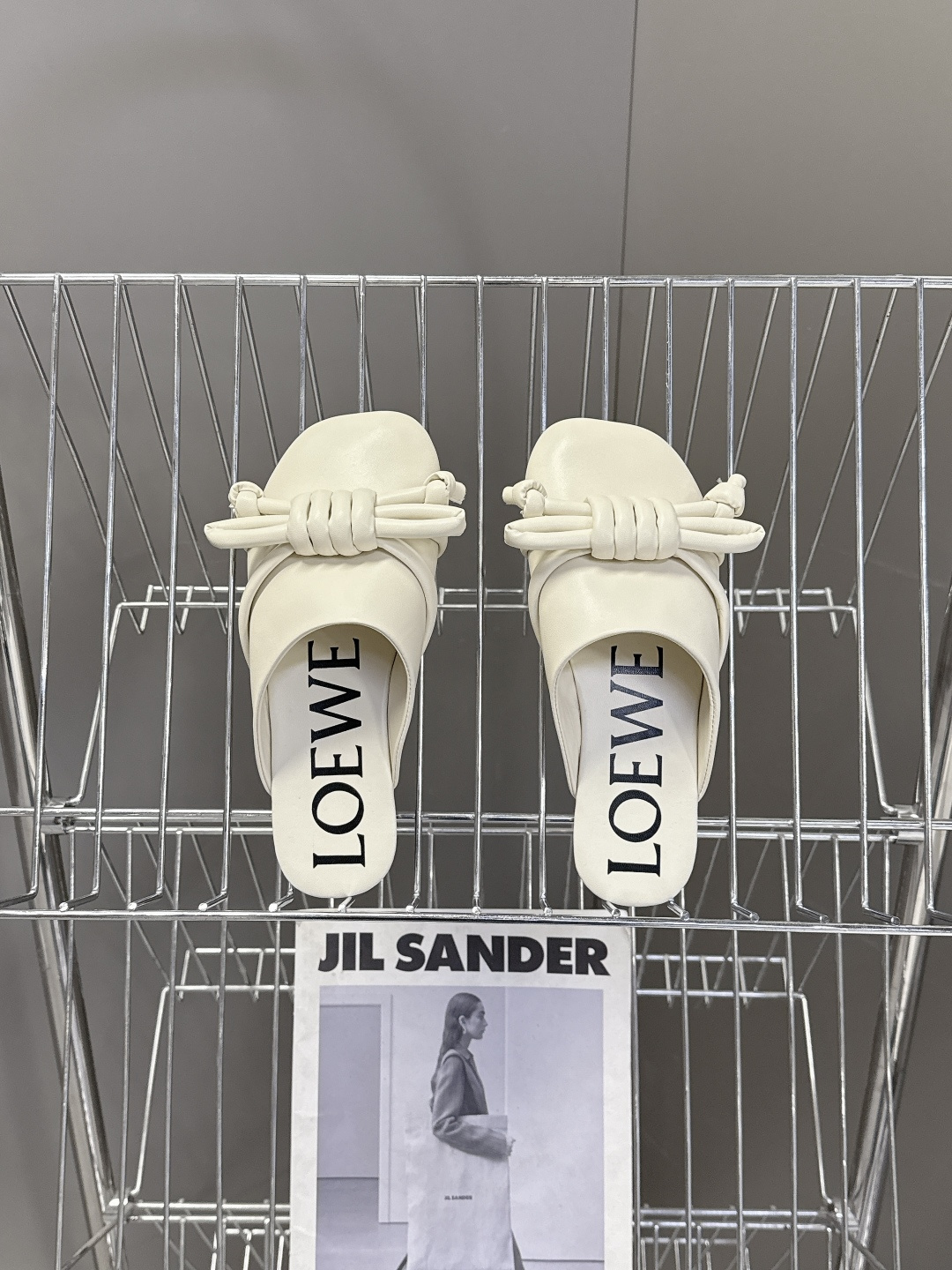 LOEWE罗意威2026春夏最新款蝴蝶结拖鞋 超多明星时尚博主种草 夏天必备 大爆款‼️已经被它的美貌折