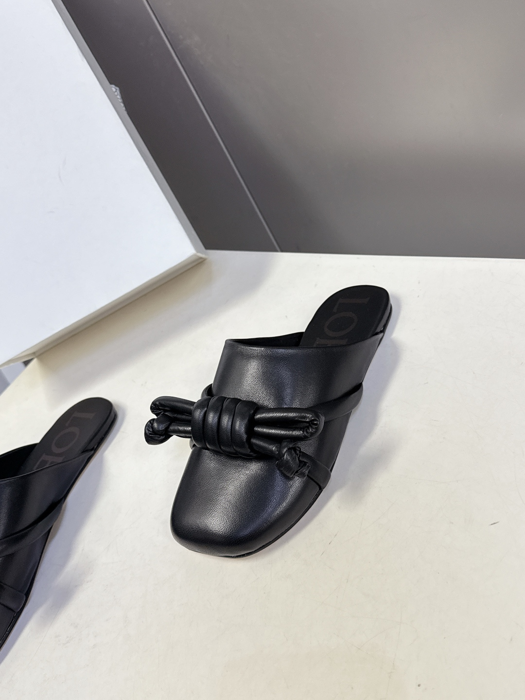 LOEWE罗意威2026春夏最新款蝴蝶结拖鞋 超多明星时尚博主种草 夏天必备 大爆款‼️已经被它的美貌折