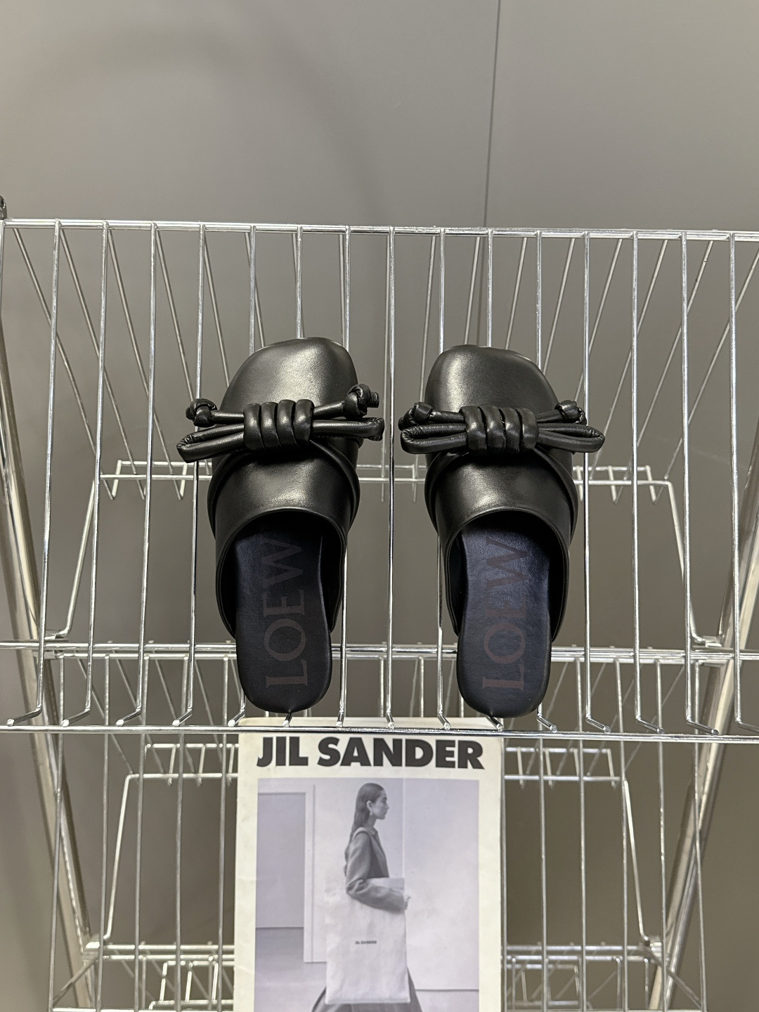 LOEWE罗意威2026春夏最新款蝴蝶结拖鞋 超多明星时尚博主种草 夏天必备 大爆款‼️已经被它的美貌折