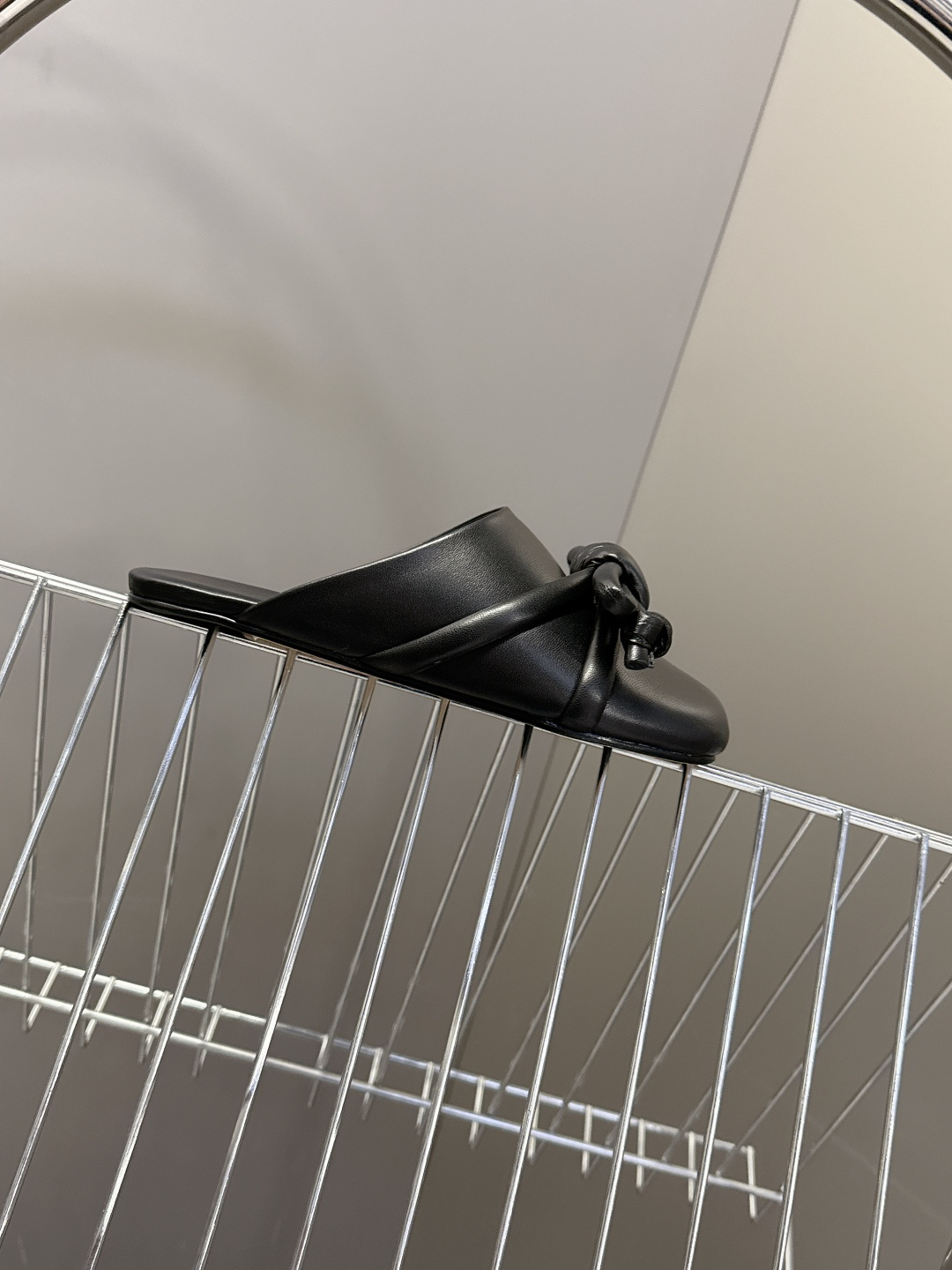 LOEWE罗意威2026春夏最新款蝴蝶结拖鞋 超多明星时尚博主种草 夏天必备 大爆款‼️已经被它的美貌折