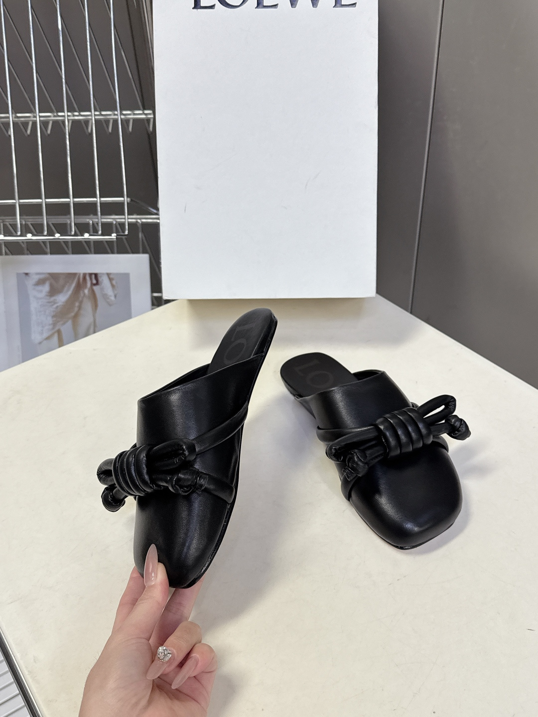 LOEWE罗意威2026春夏最新款蝴蝶结拖鞋 超多明星时尚博主种草 夏天必备 大爆款‼️已经被它的美貌折