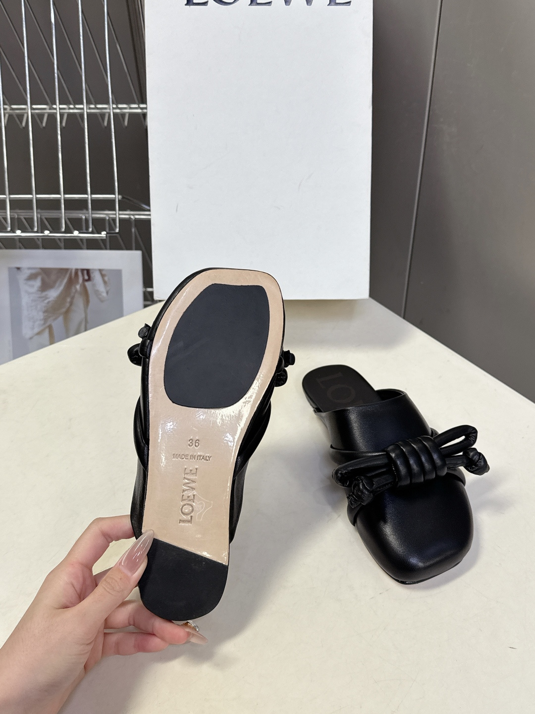 LOEWE罗意威2026春夏最新款蝴蝶结拖鞋 超多明星时尚博主种草 夏天必备 大爆款‼️已经被它的美貌折