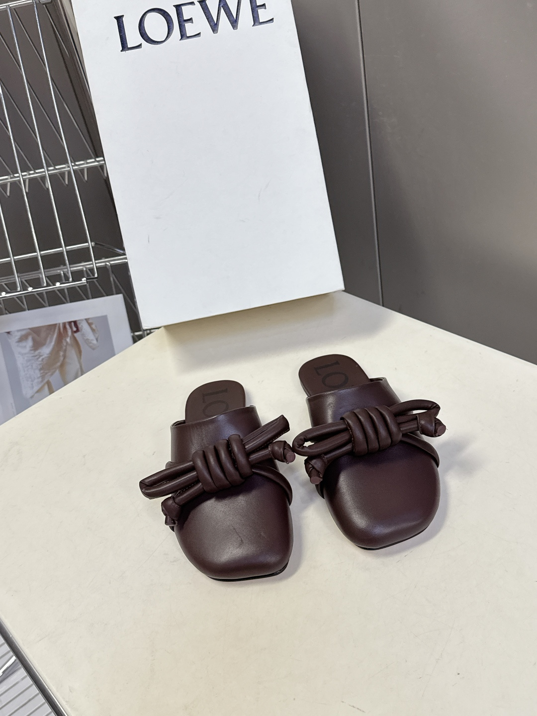 LOEWE罗意威2026春夏最新款蝴蝶结拖鞋 超多明星时尚博主种草 夏天必备 大爆款‼️已经被它的美貌折