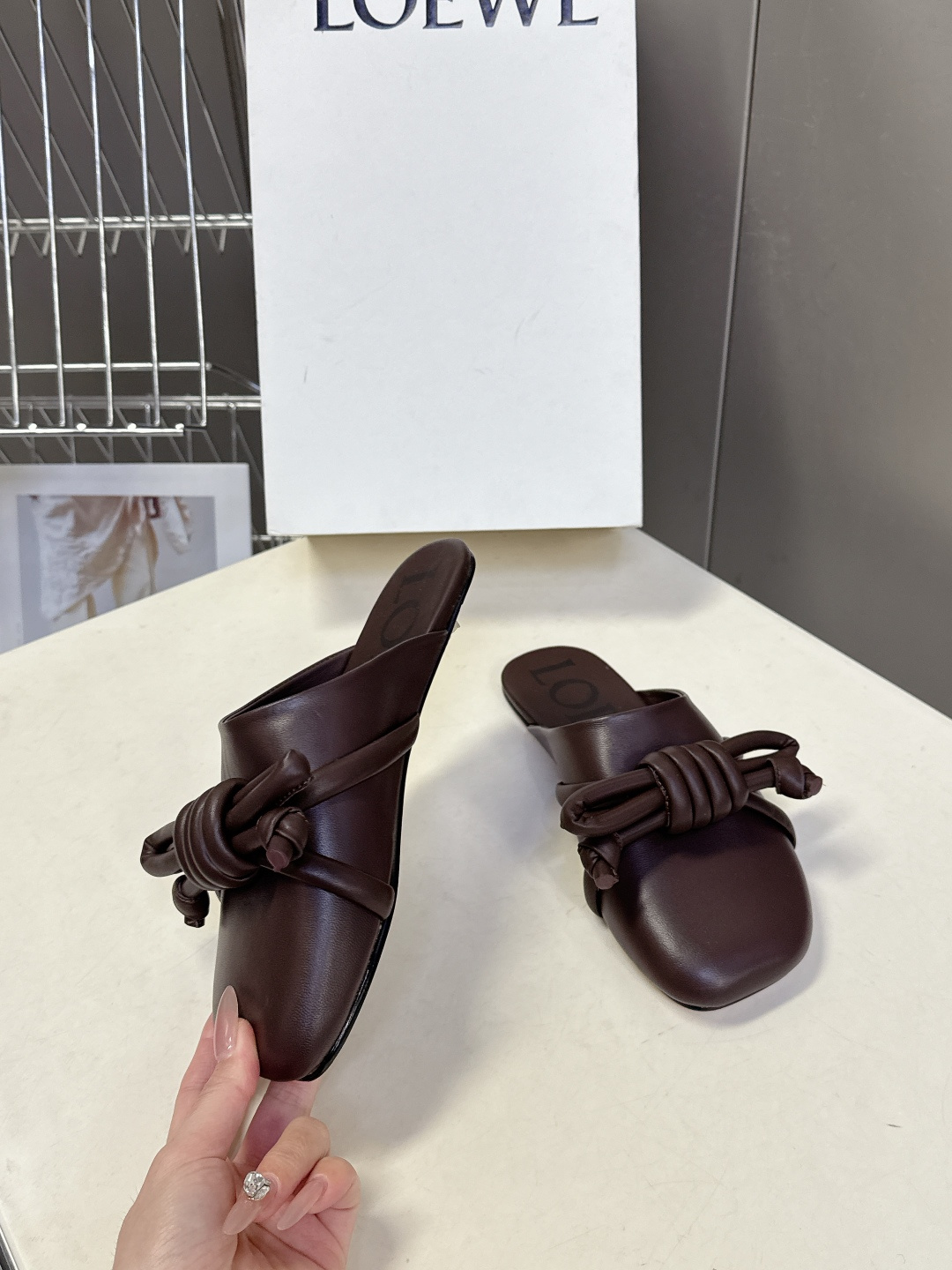 LOEWE罗意威2026春夏最新款蝴蝶结拖鞋 超多明星时尚博主种草 夏天必备 大爆款‼️已经被它的美貌折