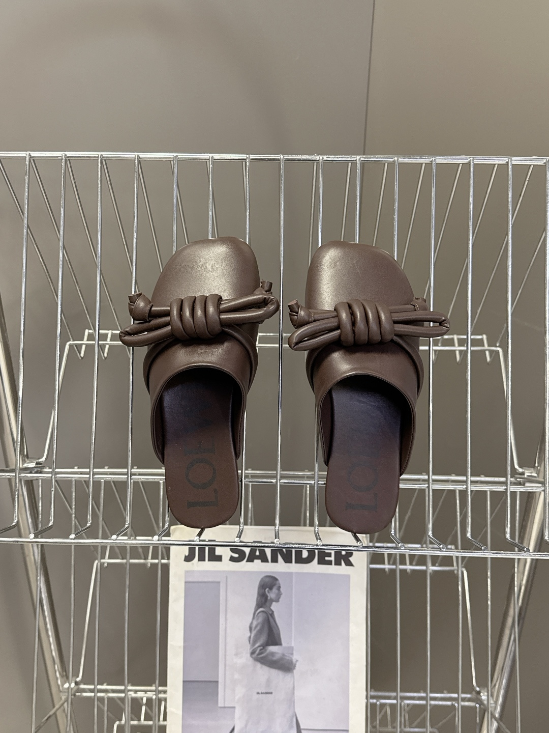 LOEWE罗意威2026春夏最新款蝴蝶结拖鞋 超多明星时尚博主种草 夏天必备 大爆款‼️已经被它的美貌折