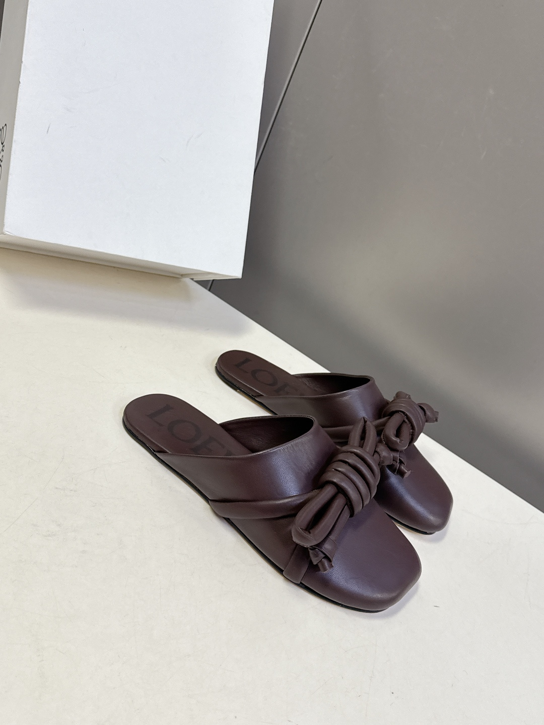 LOEWE罗意威2026春夏最新款蝴蝶结拖鞋 超多明星时尚博主种草 夏天必备 大爆款‼️已经被它的美貌折