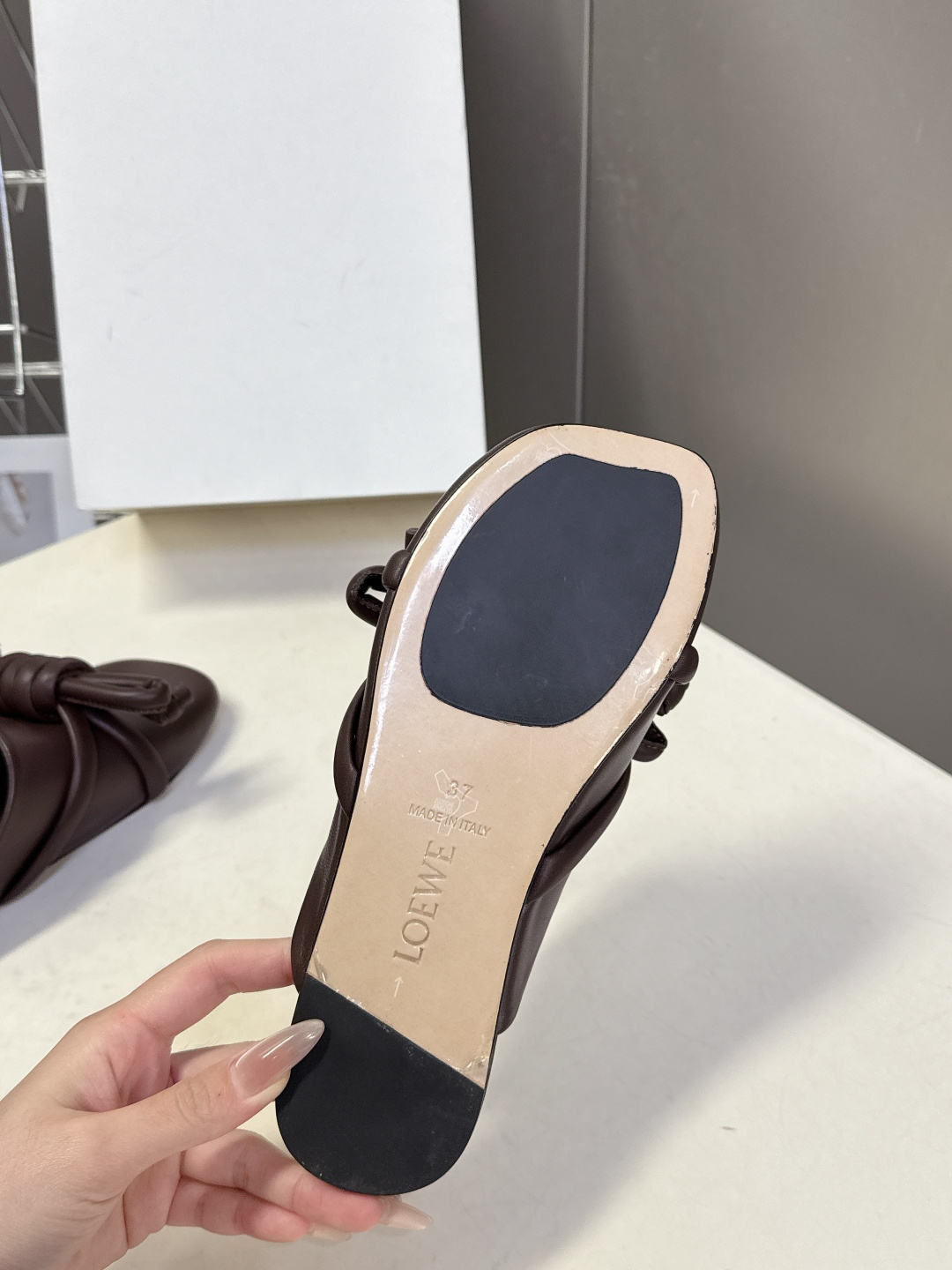 LOEWE罗意威2026春夏最新款蝴蝶结拖鞋 超多明星时尚博主种草 夏天必备 大爆款‼️已经被它的美貌折
