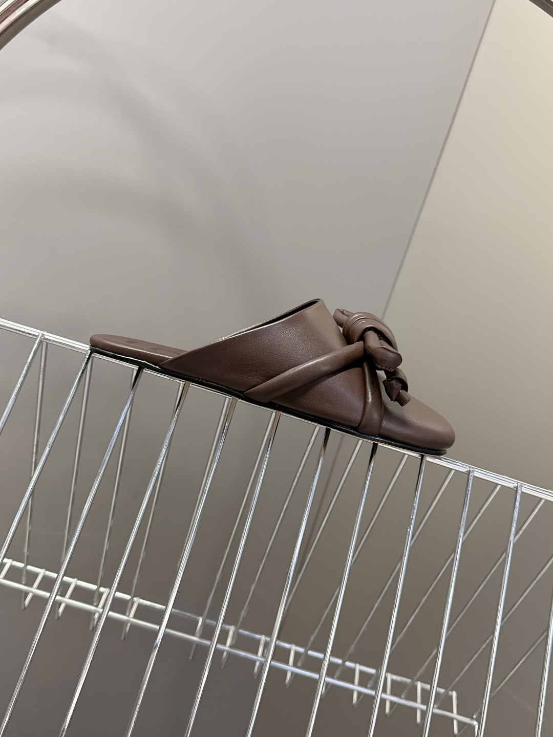 LOEWE罗意威2026春夏最新款蝴蝶结拖鞋 超多明星时尚博主种草 夏天必备 大爆款‼️已经被它的美貌折