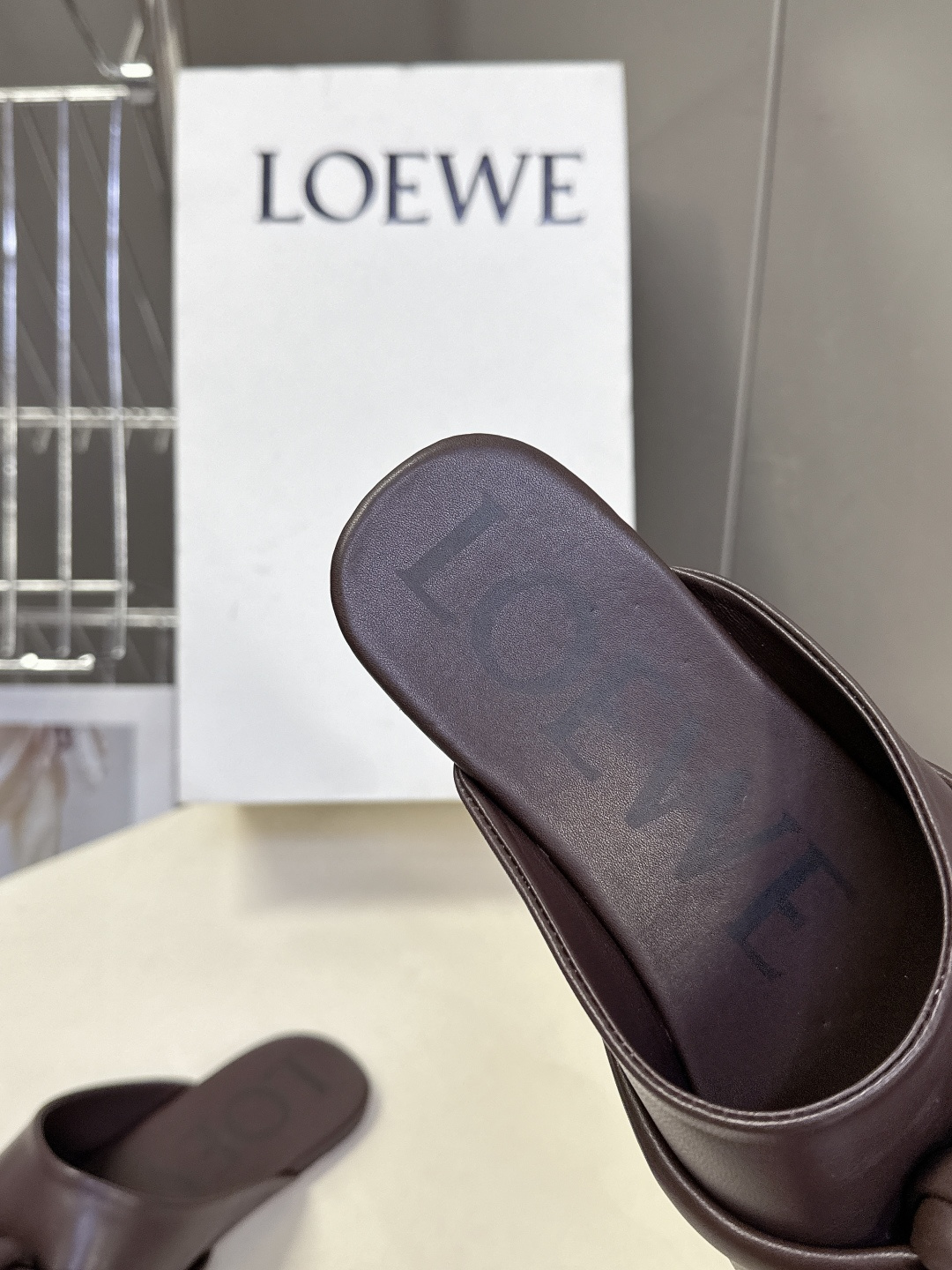 LOEWE罗意威2026春夏最新款蝴蝶结拖鞋 超多明星时尚博主种草 夏天必备 大爆款‼️已经被它的美貌折