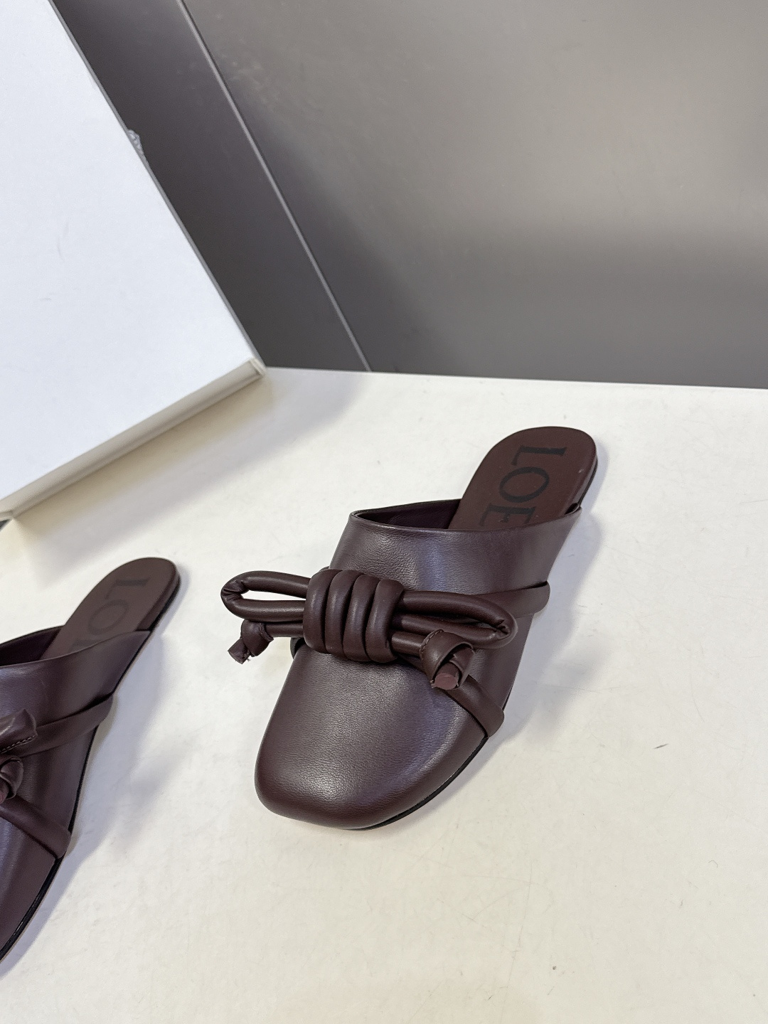 LOEWE罗意威2026春夏最新款蝴蝶结拖鞋 超多明星时尚博主种草 夏天必备 大爆款‼️已经被它的美貌折