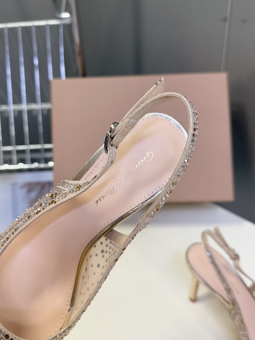 吉安维托·罗西Gianvito rossi 春夏最新款水晶鞋 仙女鞋 超多明星网红种草 鞋面进口高透气网