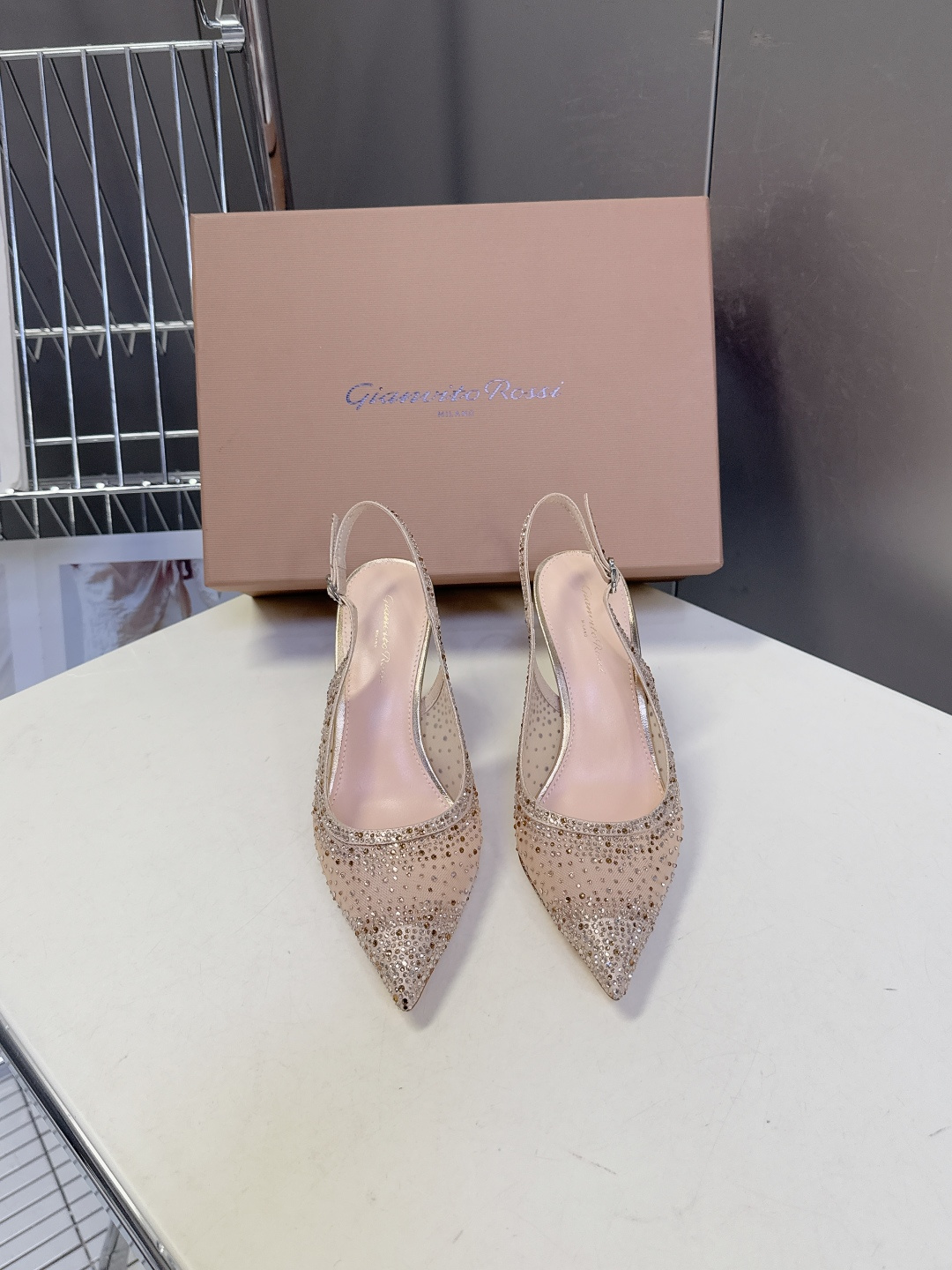 吉安维托·罗西Gianvito rossi 春夏最新款水晶鞋 仙女鞋 超多明星网红种草 鞋面进口高透气网