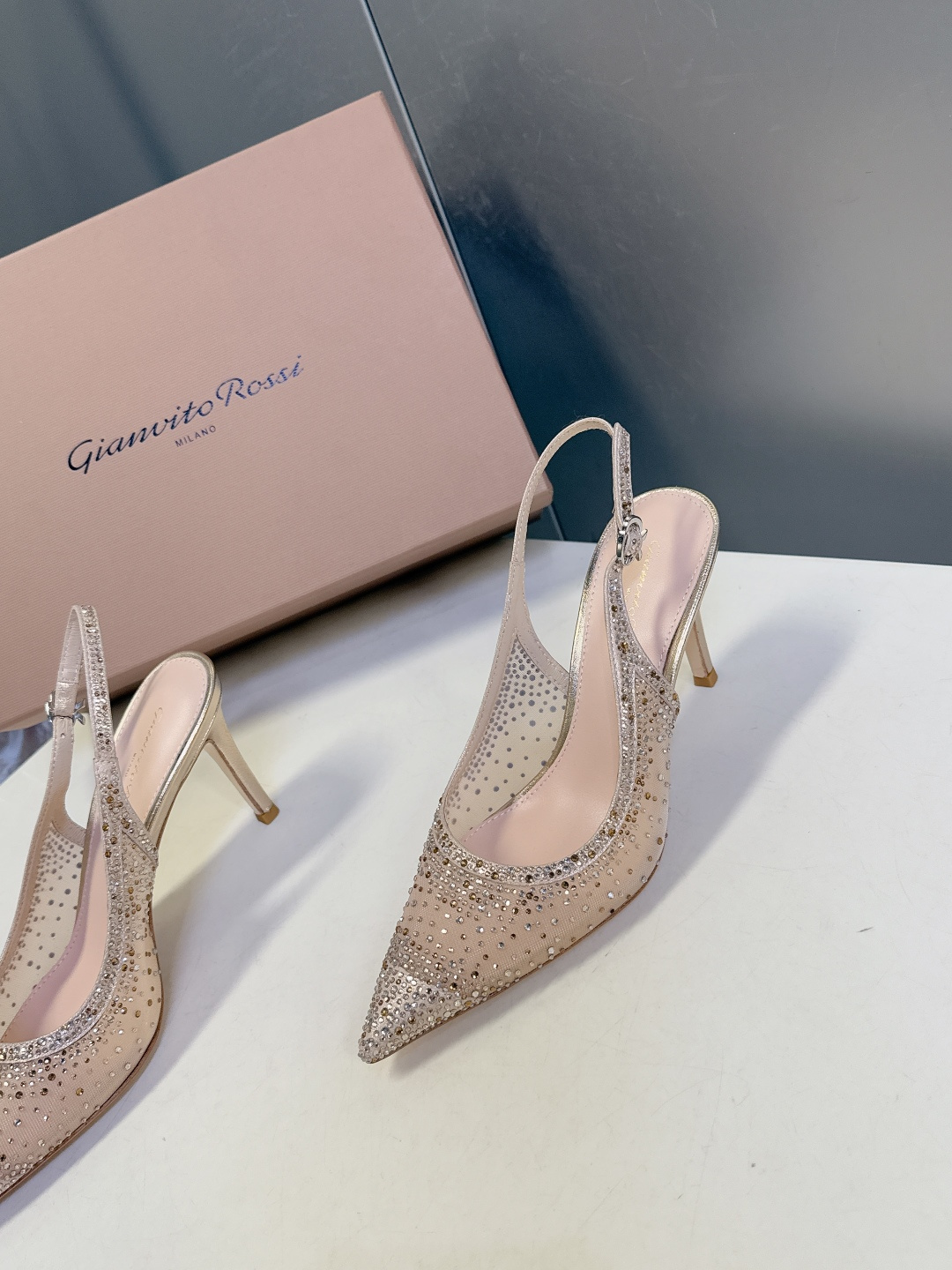 吉安维托·罗西Gianvito rossi 春夏最新款水晶鞋 仙女鞋 超多明星网红种草 鞋面进口高透气网