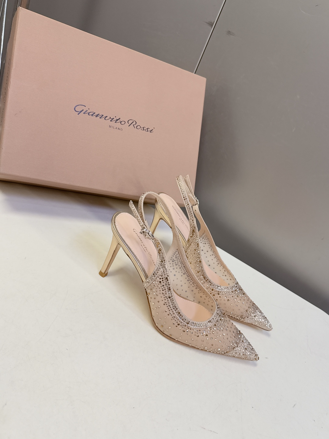 吉安维托·罗西Gianvito rossi 春夏最新款水晶鞋 仙女鞋 超多明星网红种草 鞋面进口高透气网