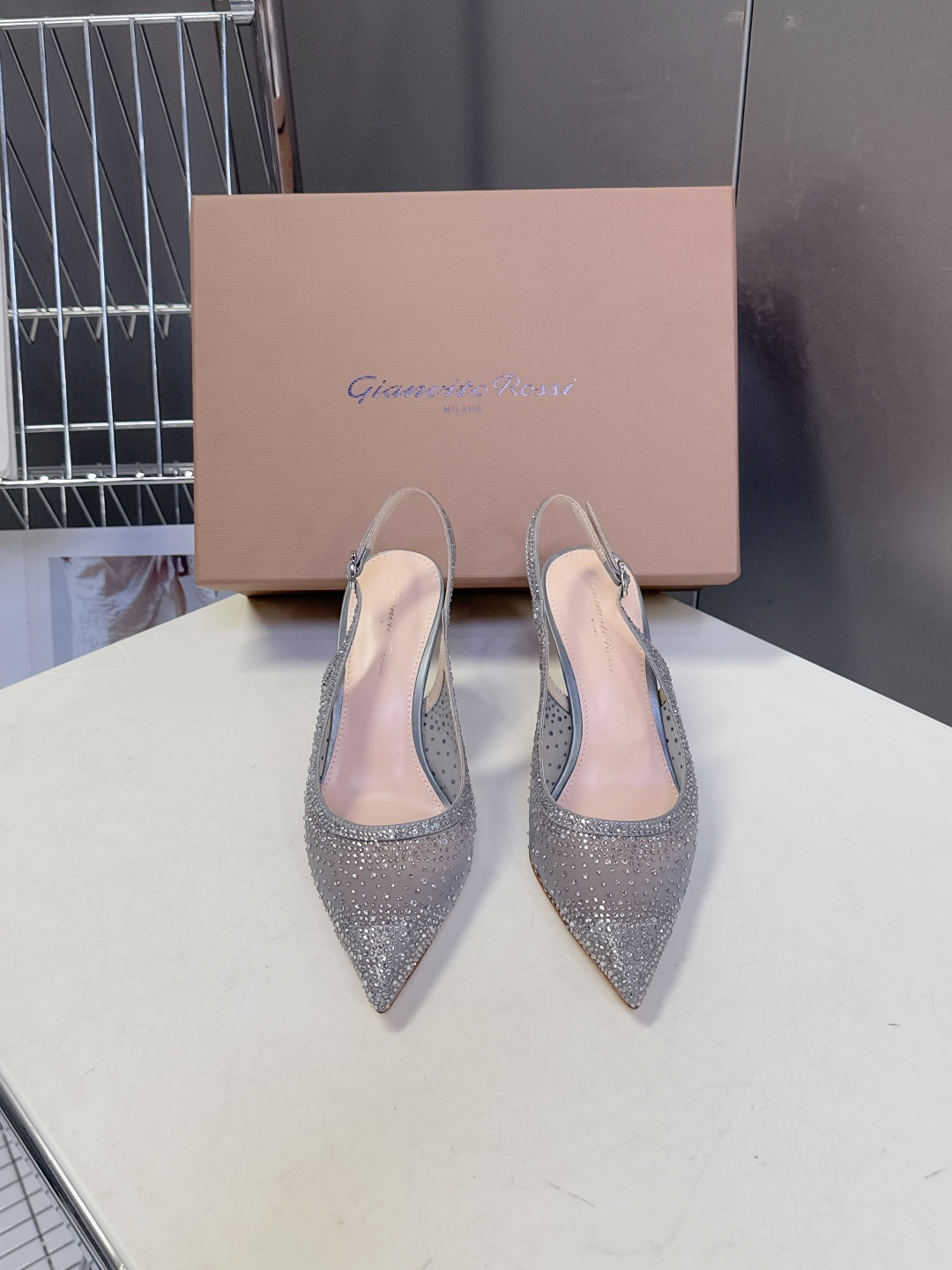 吉安维托·罗西Gianvito rossi 春夏最新款水晶鞋 仙女鞋 超多明星网红种草 鞋面进口高透气网