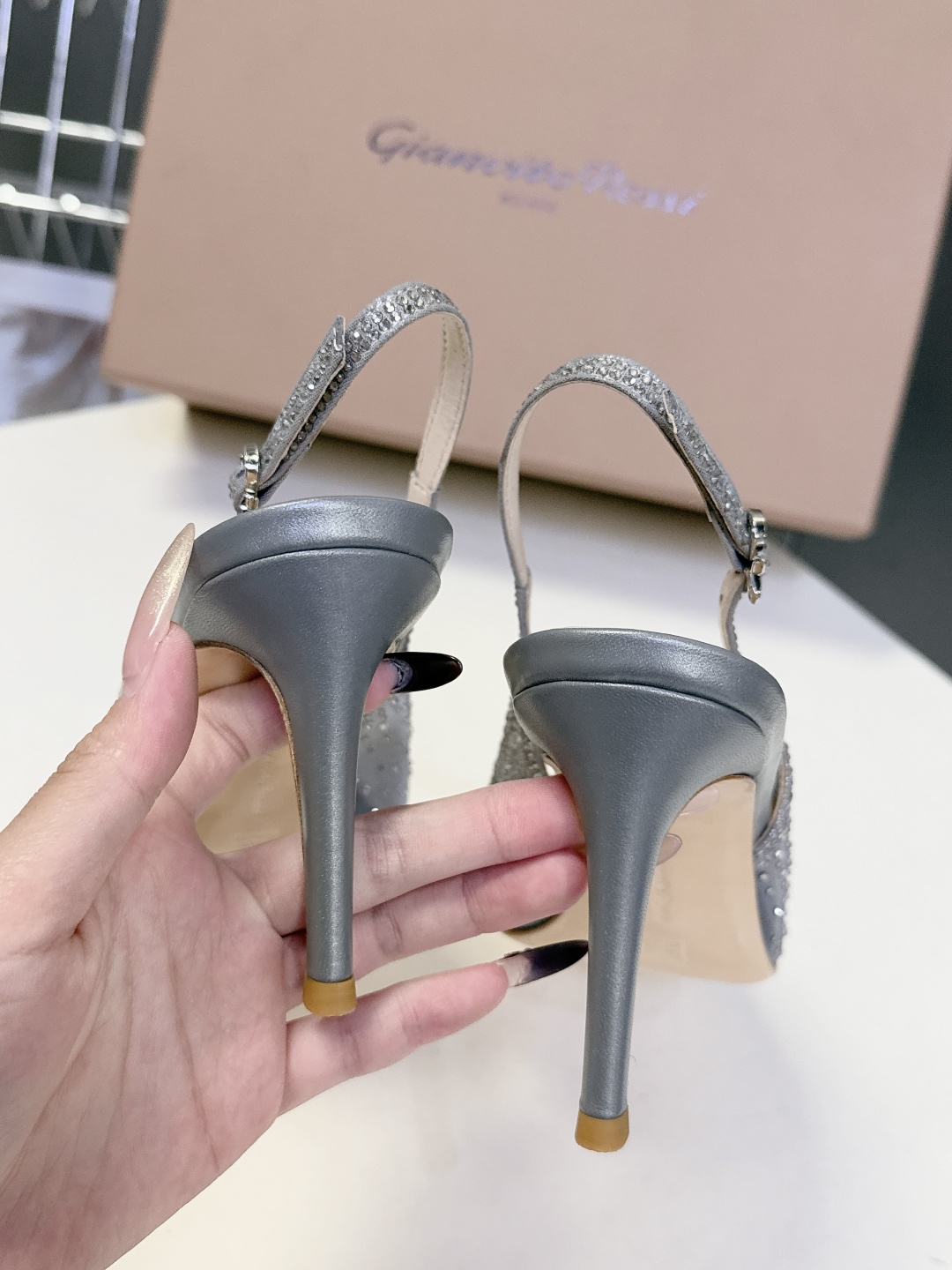 吉安维托·罗西Gianvito rossi 春夏最新款水晶鞋 仙女鞋 超多明星网红种草 鞋面进口高透气网