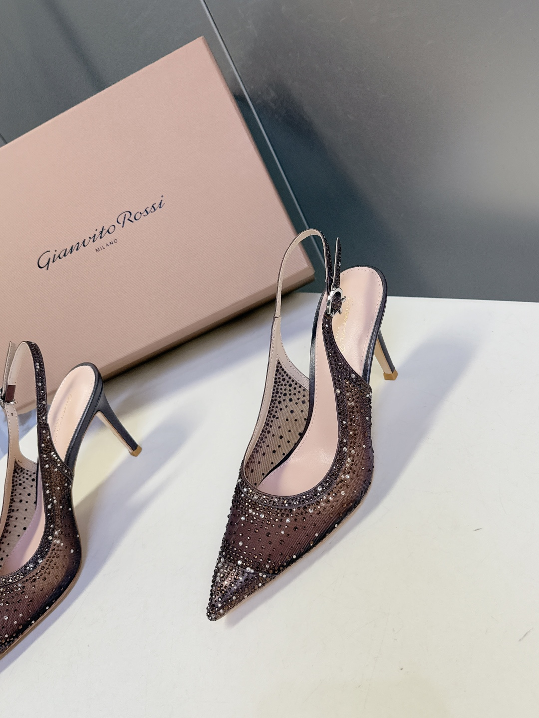 吉安维托·罗西Gianvito rossi 春夏最新款水晶鞋 仙女鞋 超多明星网红种草 鞋面进口高透气网