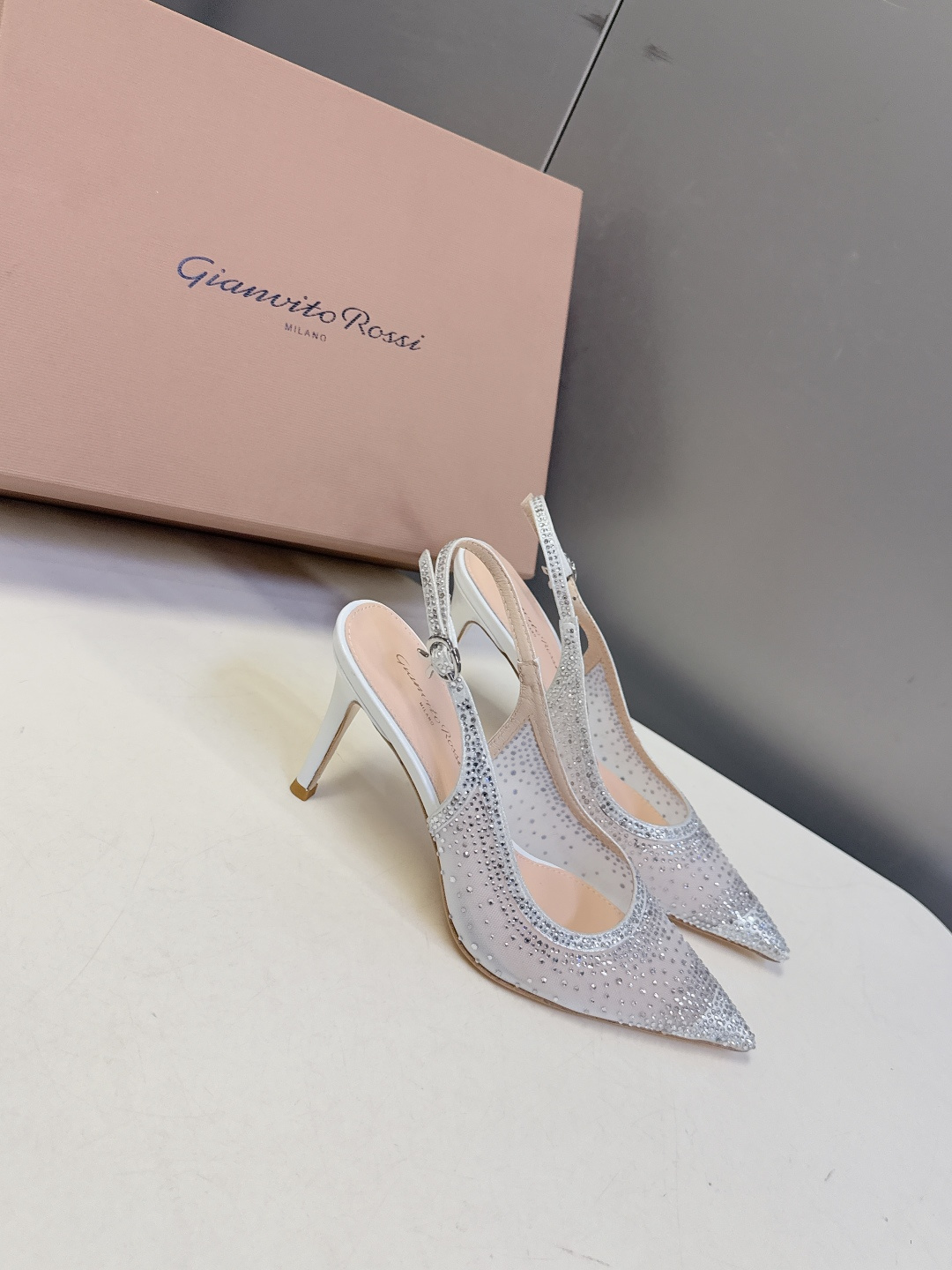 吉安维托·罗西Gianvito rossi 春夏最新款水晶鞋 仙女鞋 超多明星网红种草 鞋面进口高透气网