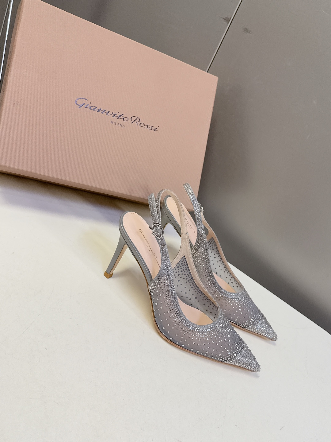 吉安维托·罗西Gianvito rossi 春夏最新款水晶鞋 仙女鞋 超多明星网红种草 鞋面进口高透气网