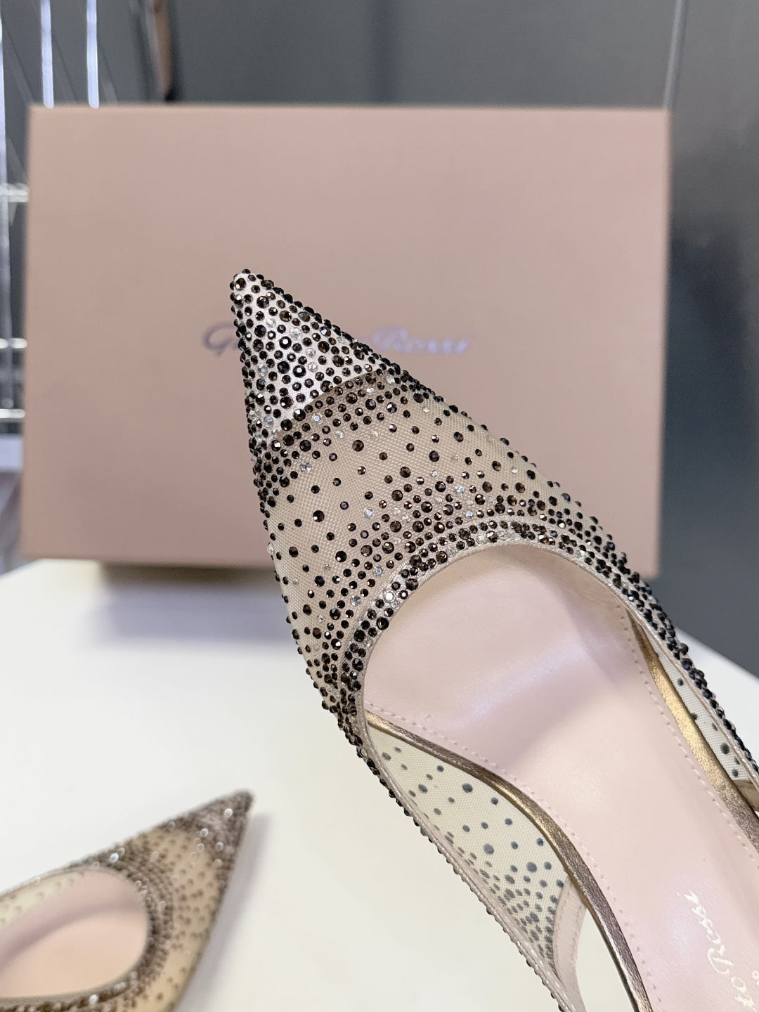 吉安维托·罗西Gianvito rossi 春夏最新款水晶鞋 仙女鞋 超多明星网红种草 鞋面进口高透气网