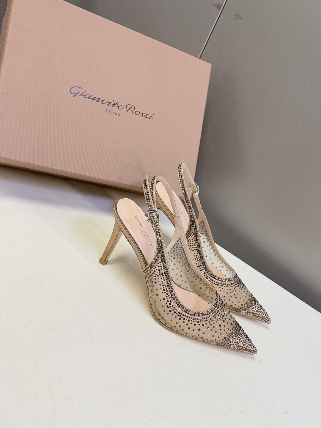 吉安维托·罗西Gianvito rossi 春夏最新款水晶鞋 仙女鞋 超多明星网红种草 鞋面进口高透气网