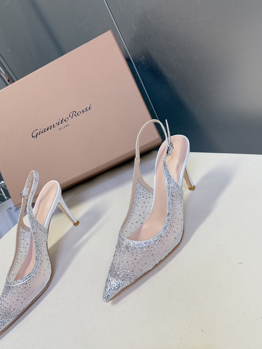 吉安维托·罗西Gianvito rossi 春夏最新款水晶鞋 仙女鞋 超多明星网红种草 鞋面进口高透气网