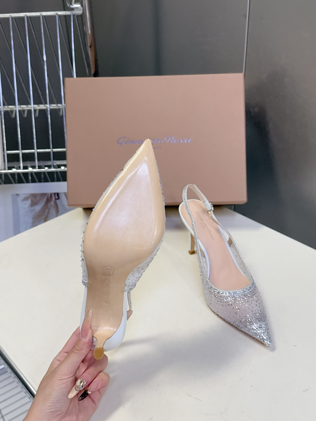 吉安维托·罗西Gianvito rossi 春夏最新款水晶鞋 仙女鞋 超多明星网红种草 鞋面进口高透气网